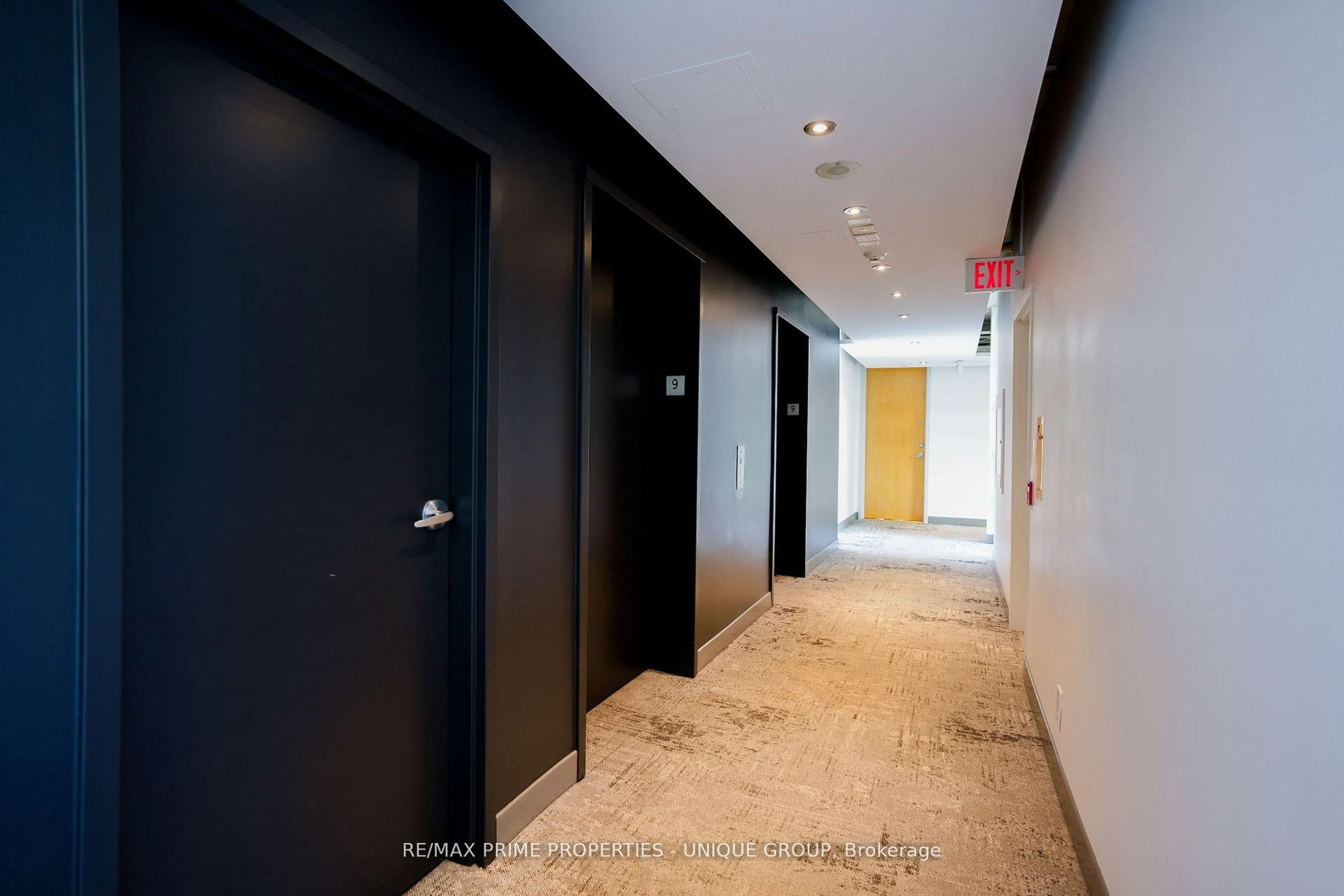 Indoor foyer for 388 Richmond St #923, Toronto Ontario M5V 3P1
