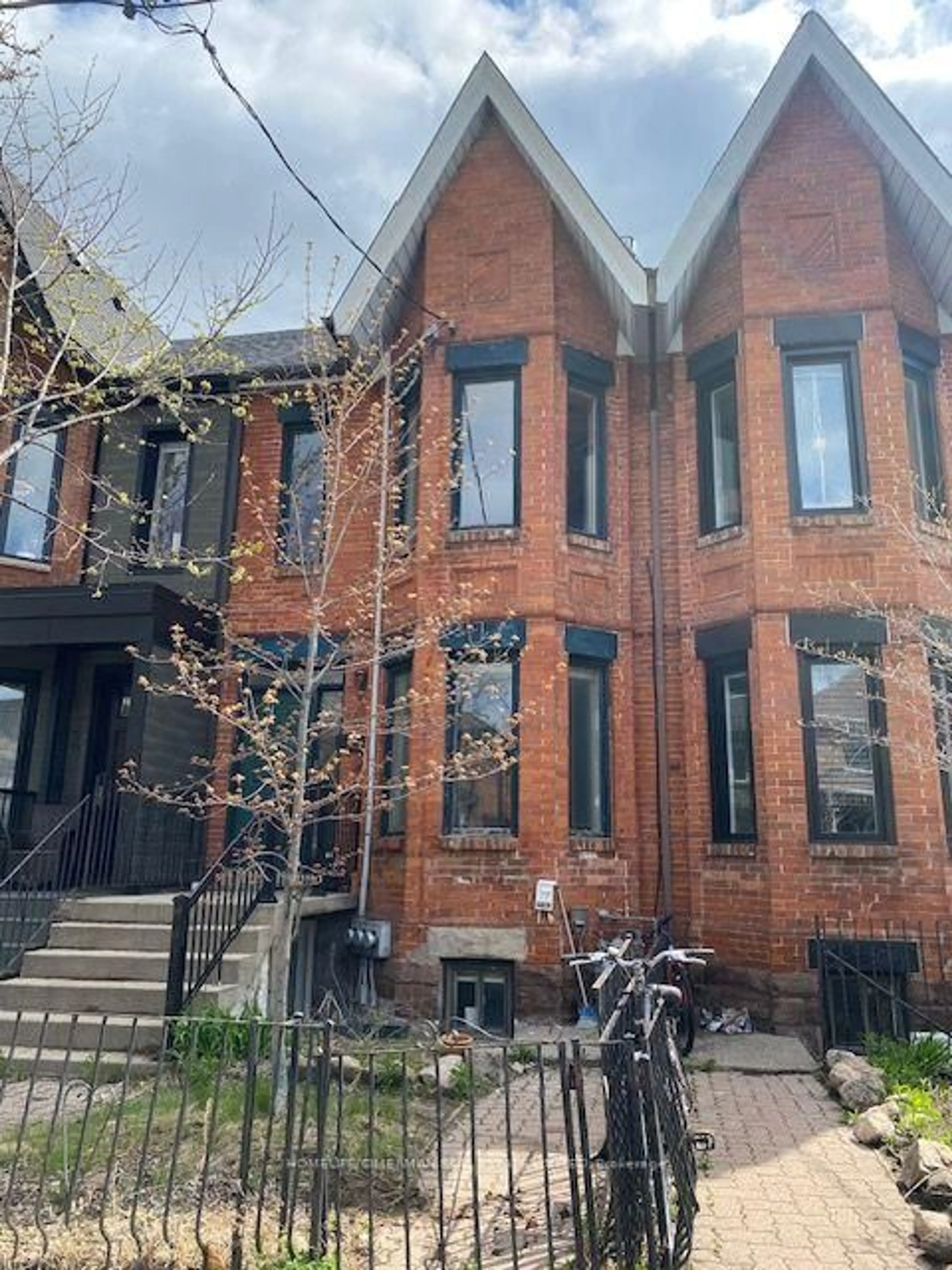 Home with brick exterior material, unknown for 27 Rusholme Rd, Toronto Ontario M6J 3H3