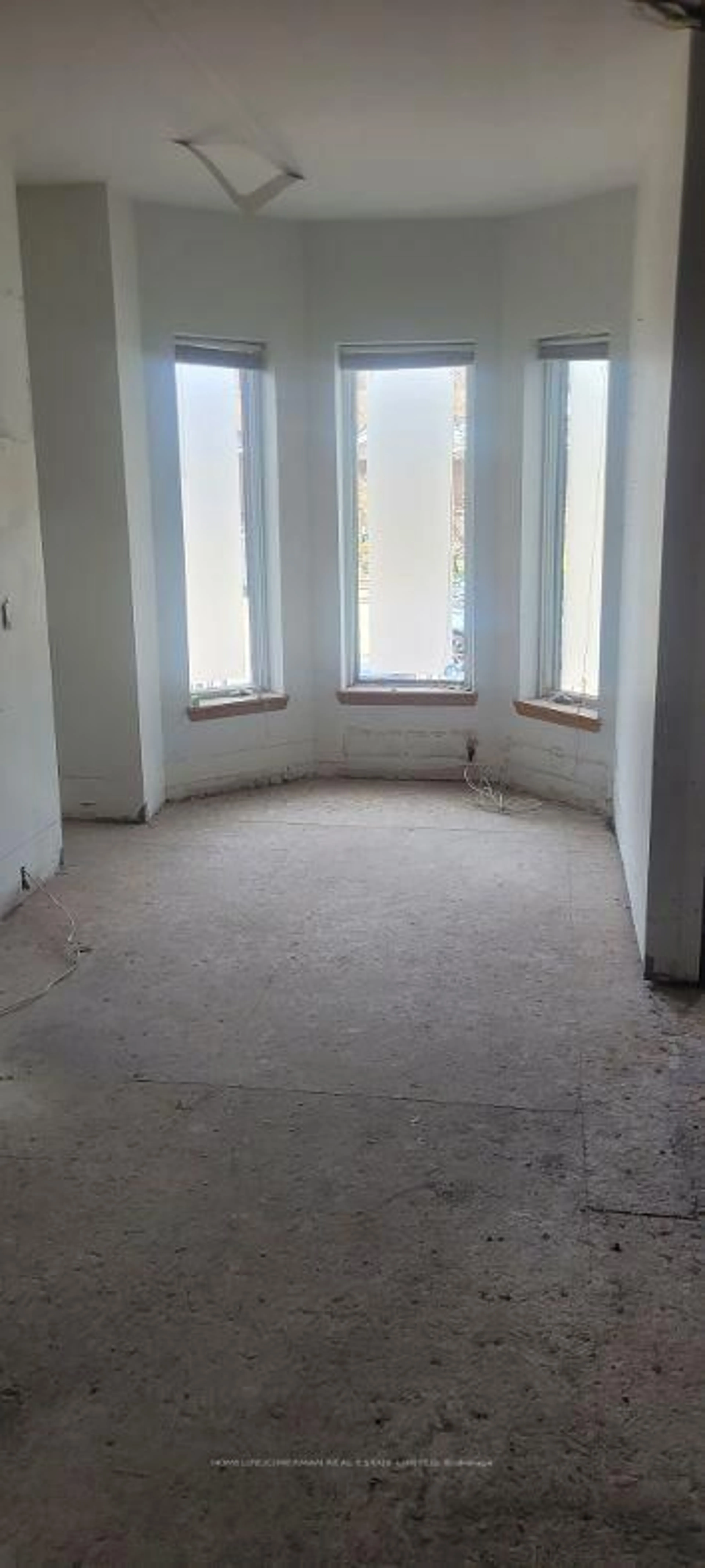 A pic of a room for 27 Rusholme Rd, Toronto Ontario M6J 3H3