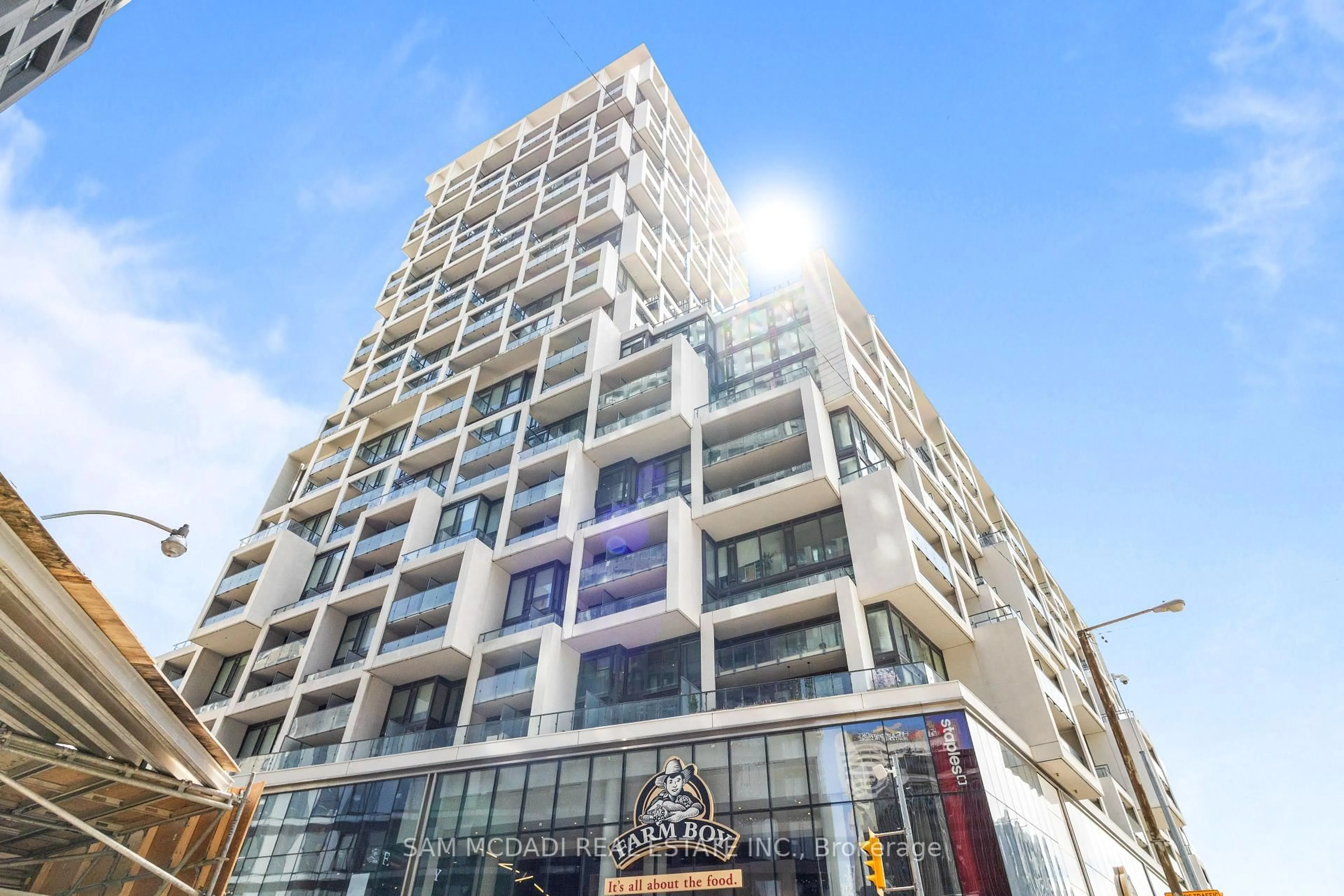 Indoor foyer for 5 Soudan Ave #802, Toronto Ontario M4S 0B1