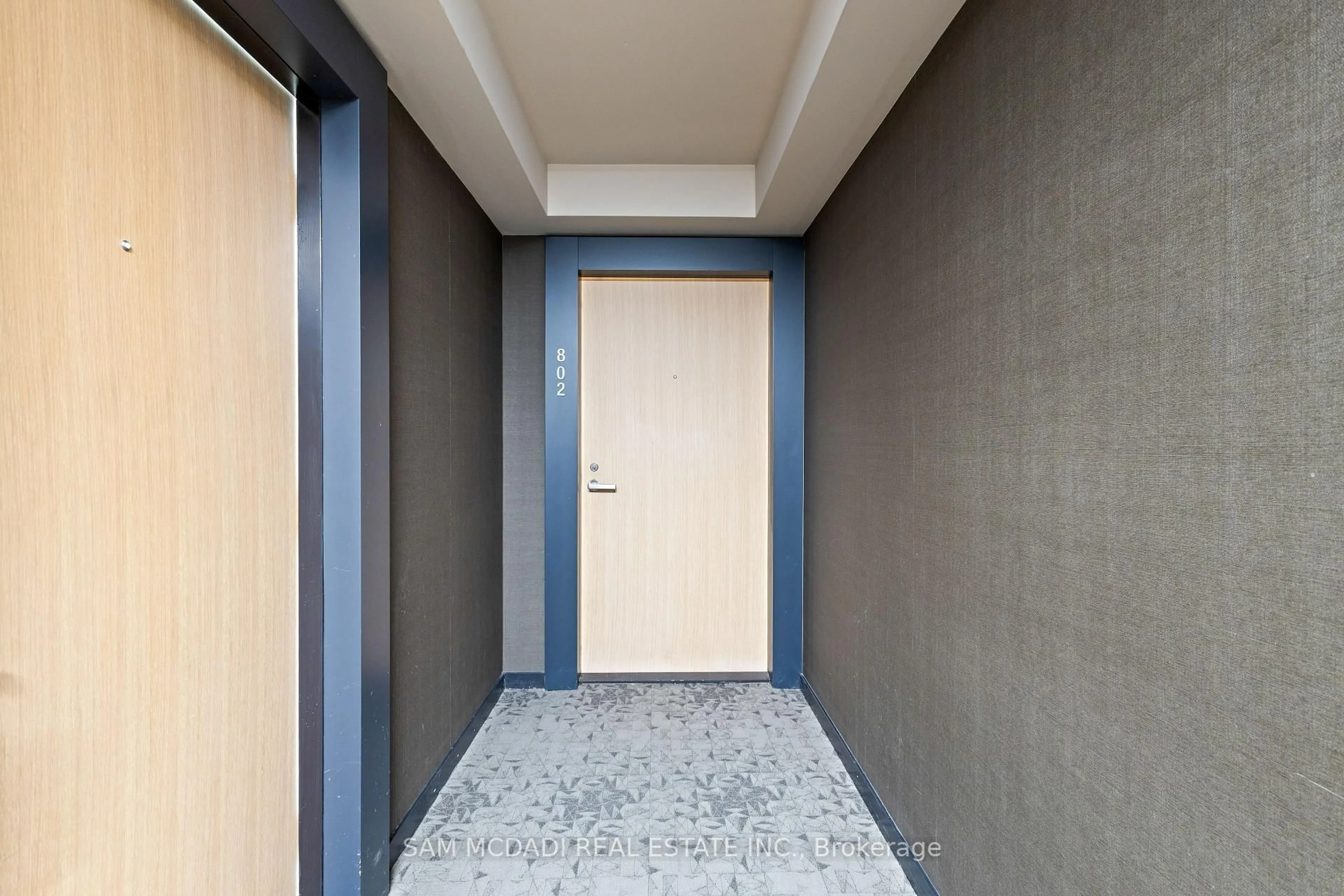 Indoor foyer for 5 Soudan Ave #802, Toronto Ontario M4S 0B1