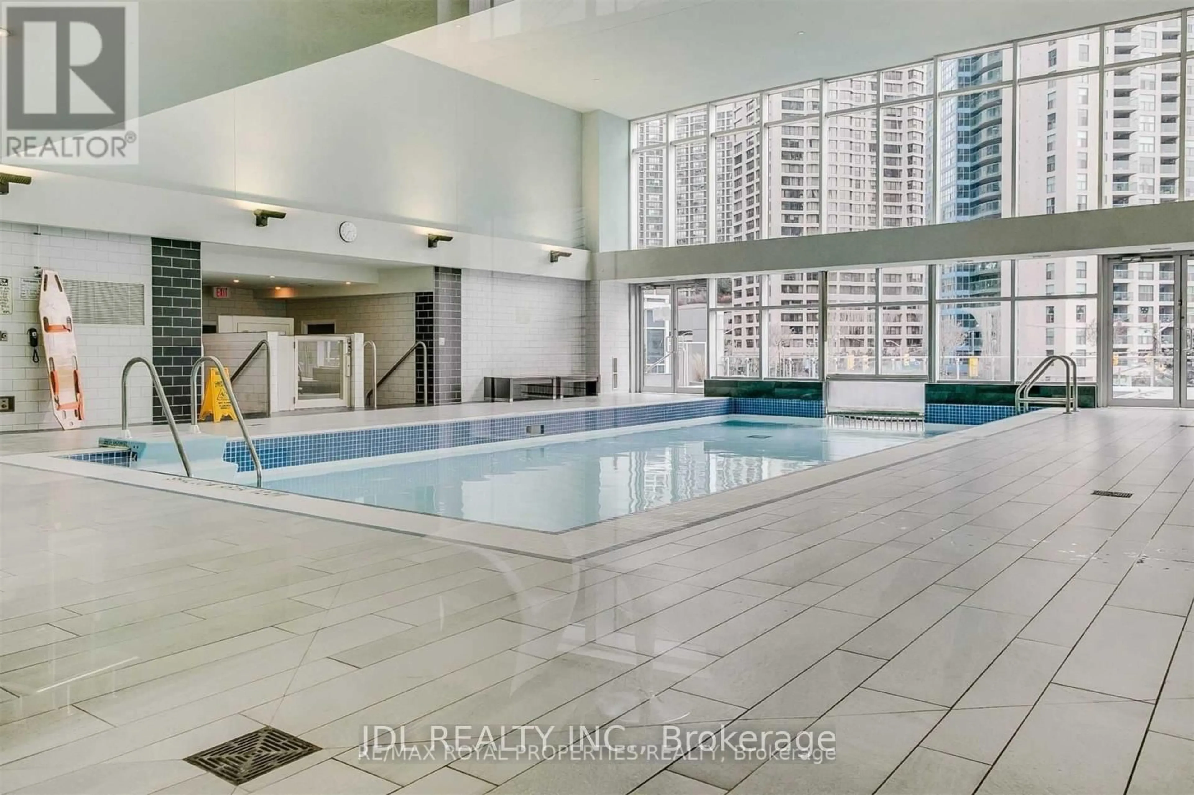 Pool for 8 York St #1604, Toronto Ontario M5J 2Y2