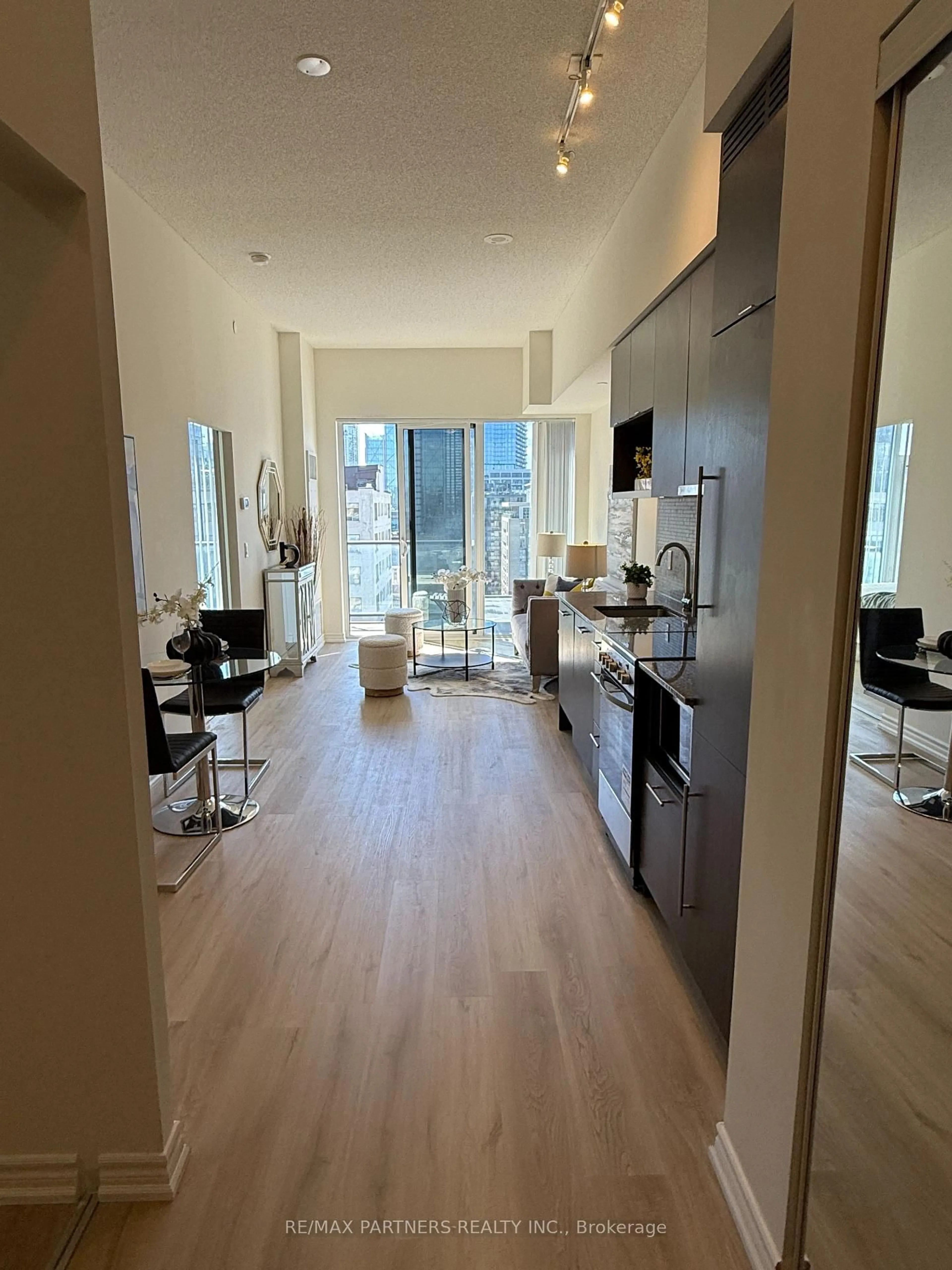 Open concept kitchen, unknown for 435 Richmond St #1106, Toronto Ontario M5V 0N3