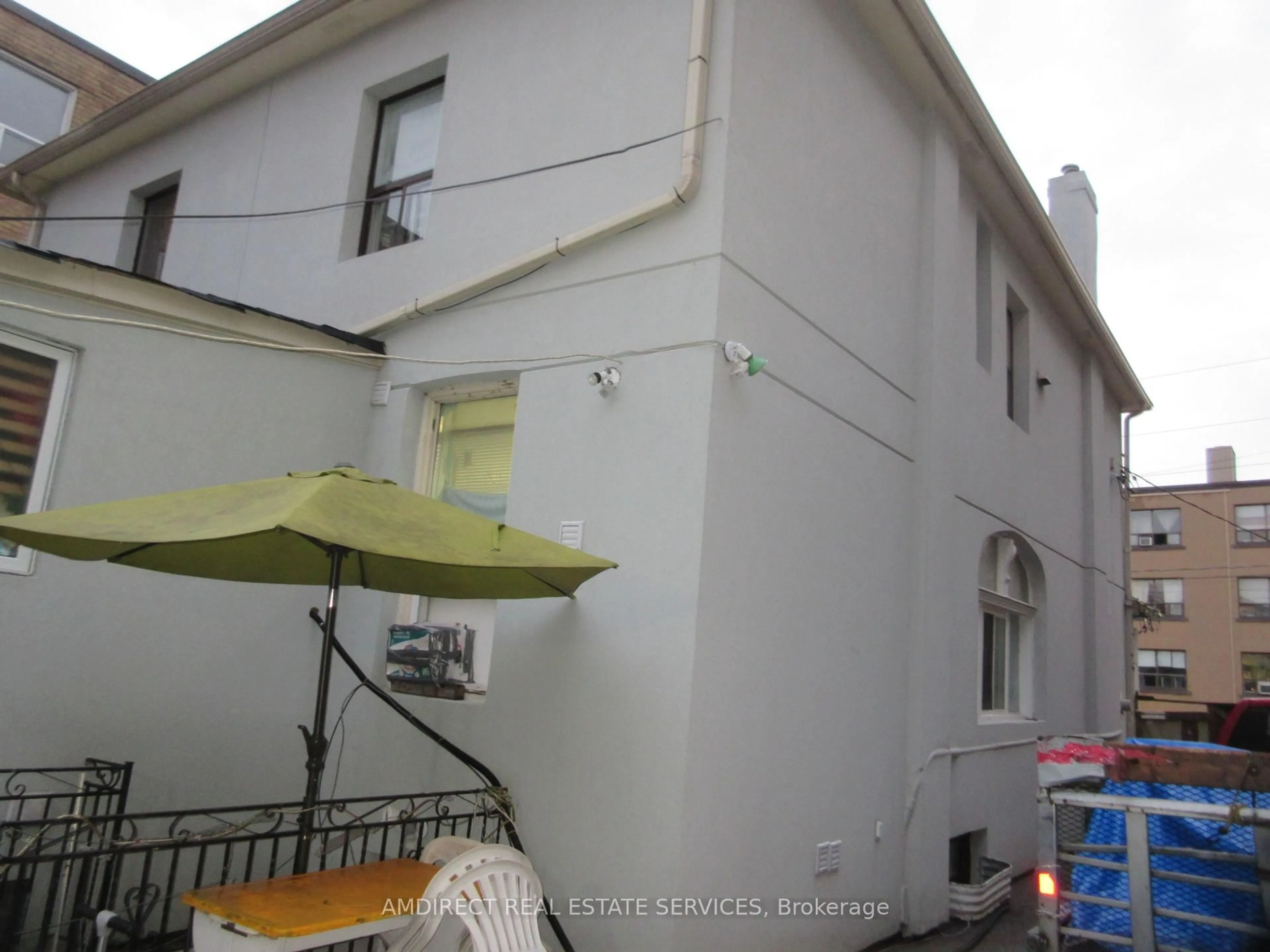 Patio, street for 646 Vaughan Rd Rd, Toronto Ontario M6E 2Y3