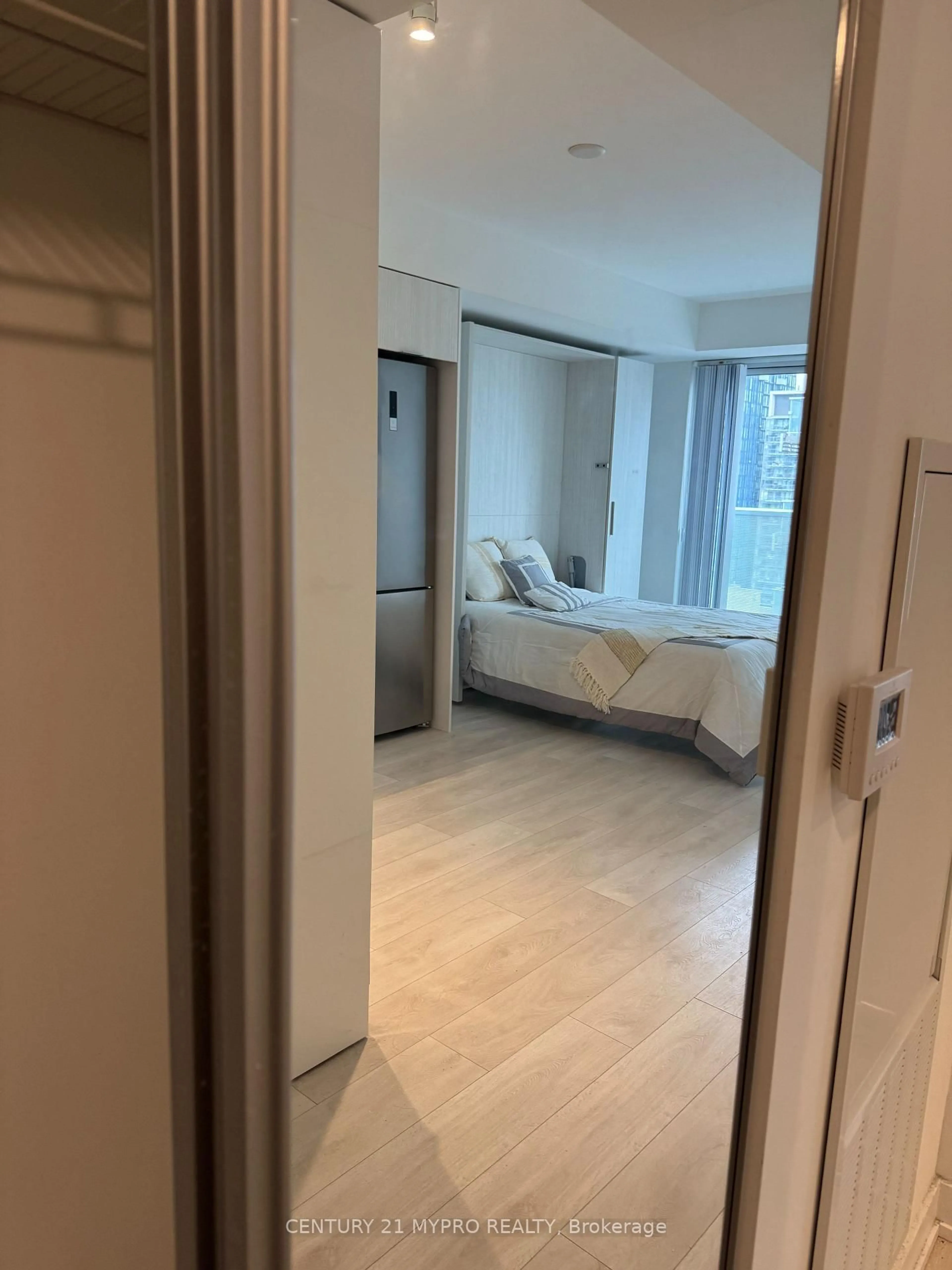 A pic of a room for 501 Yonge St #1504, Toronto Ontario M4Y 1Y4