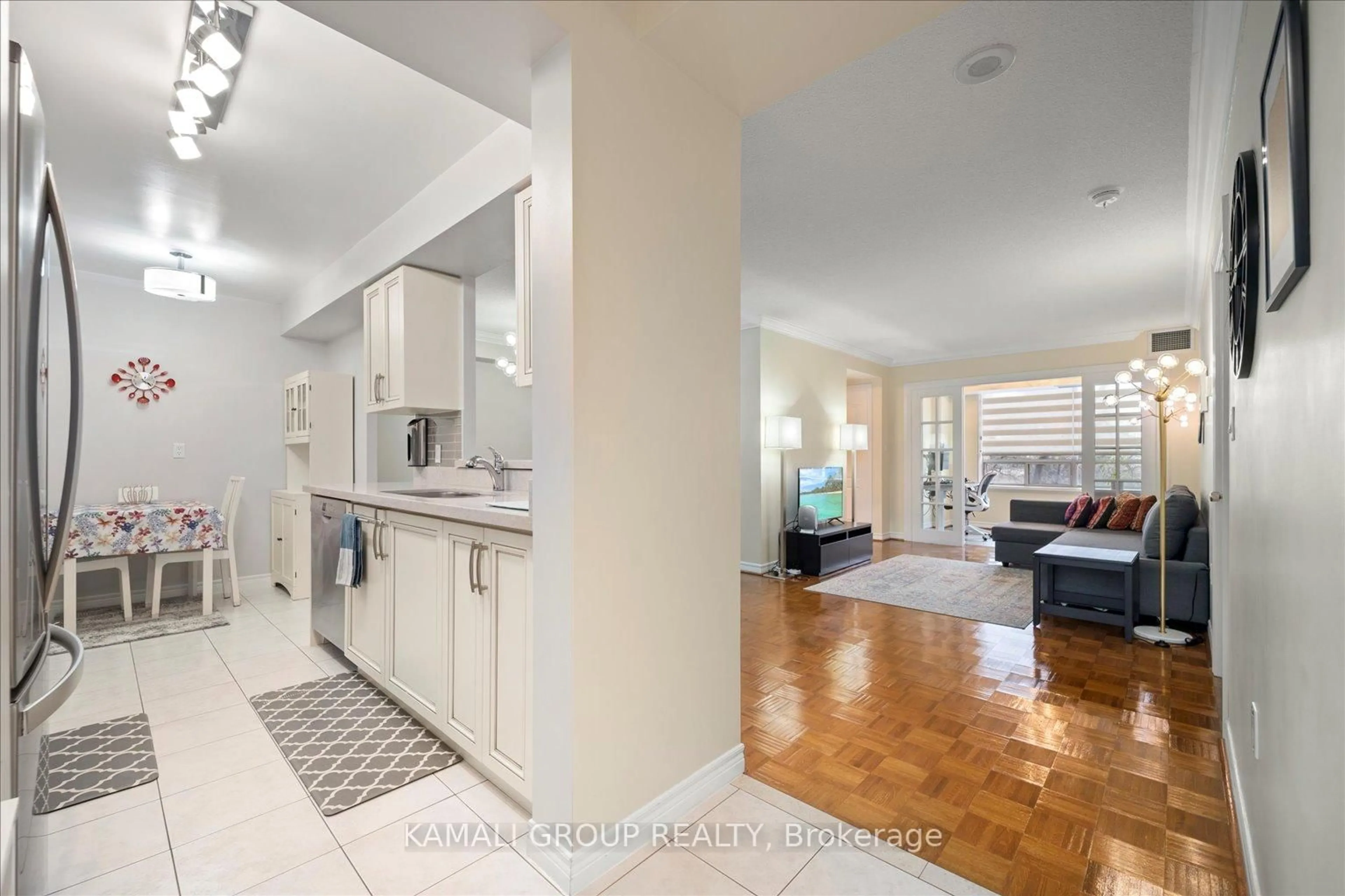 Open concept kitchen, ceramic/tile floor for 88 Grandview Way #308, Toronto Ontario M2N 6V6
