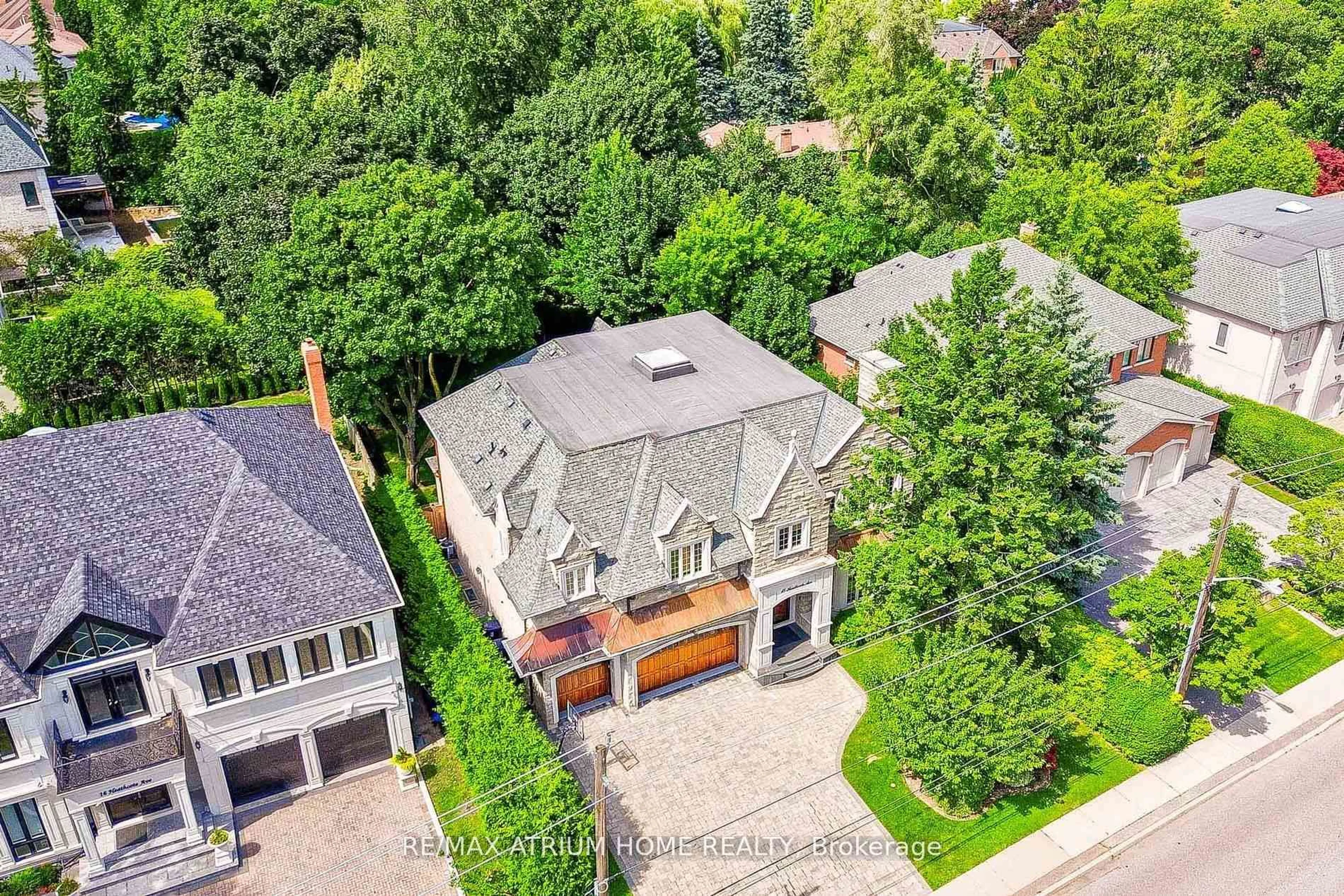 A pic from outside/outdoor area/front of a property/back of a property/a pic from drone, street for 18 Heathcote Ave, Toronto Ontario M2L 1Y7