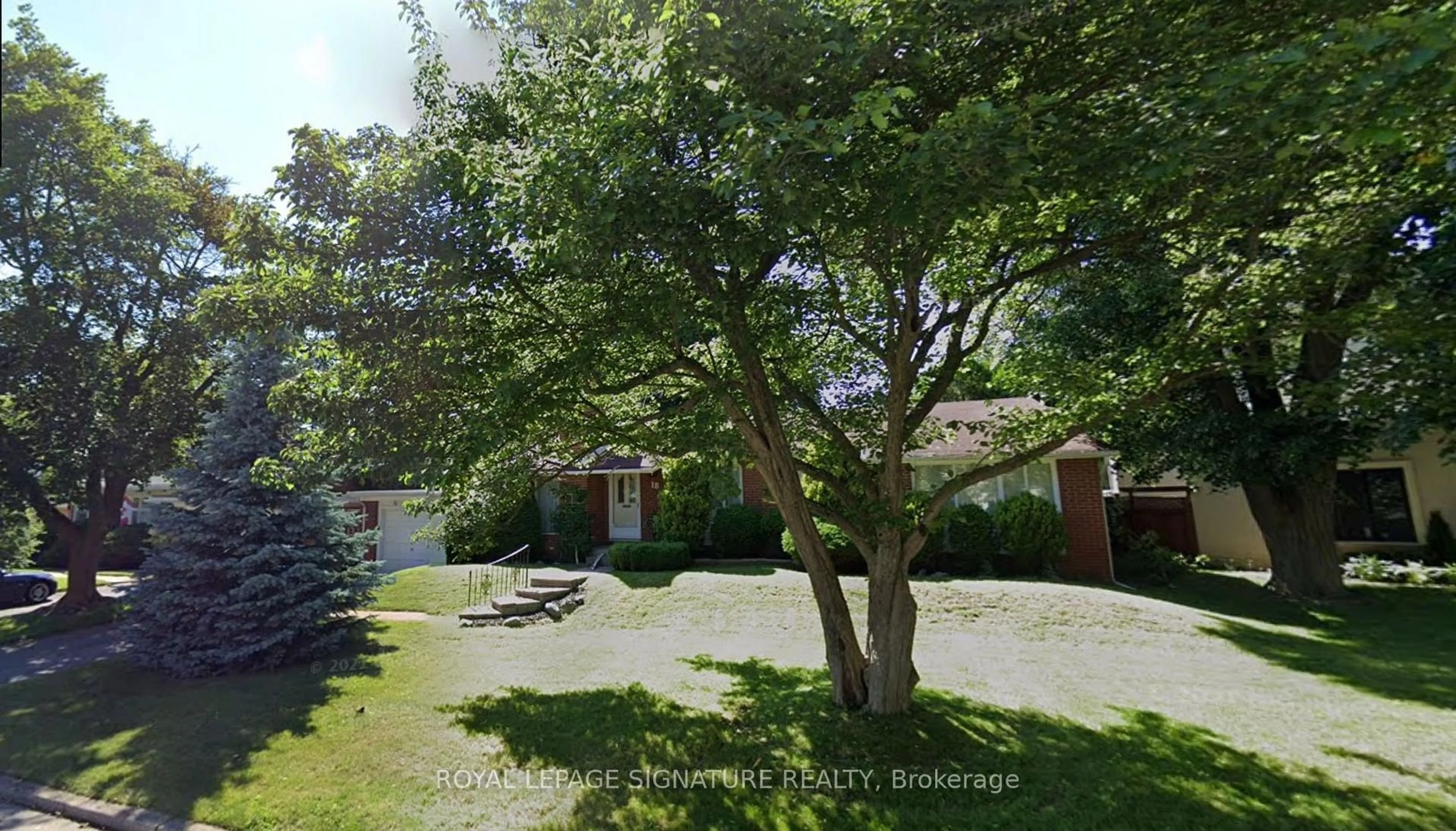 A pic from outside/outdoor area/front of a property/back of a property/a pic from drone, unknown for 18 Greengate Rd, Toronto Ontario M3B 1E8