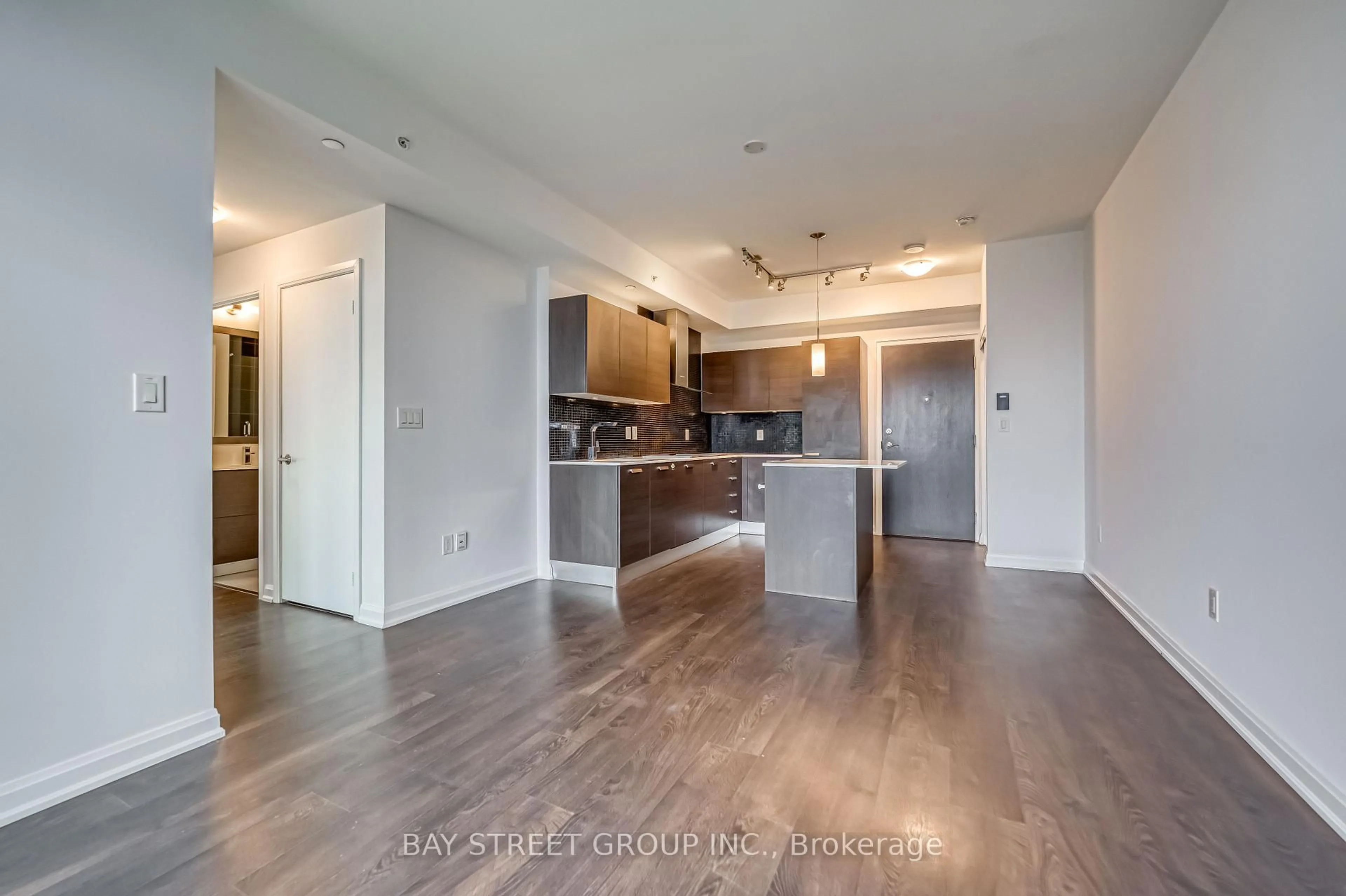 Open concept kitchen, wood/laminate floor for 11 Bogert Ave #2605, Toronto Ontario M2N 0H4