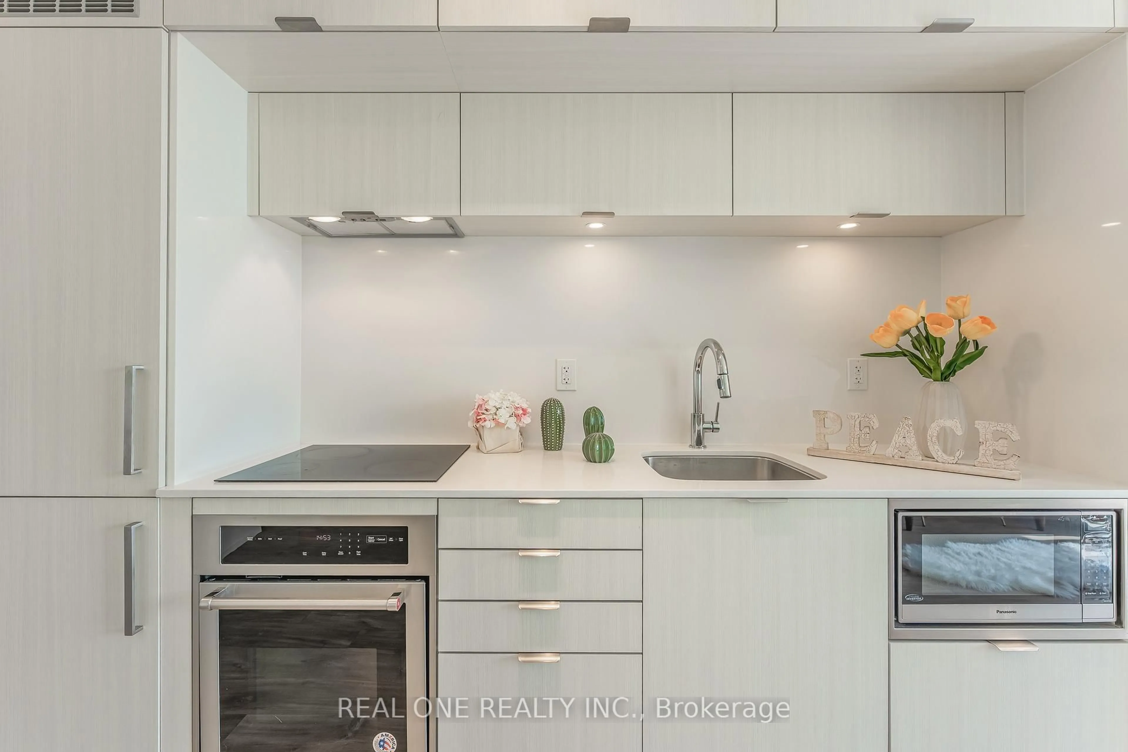 Standard kitchen, unknown for 80 Vanauley St #303, Toronto Ontario M5T 0C9
