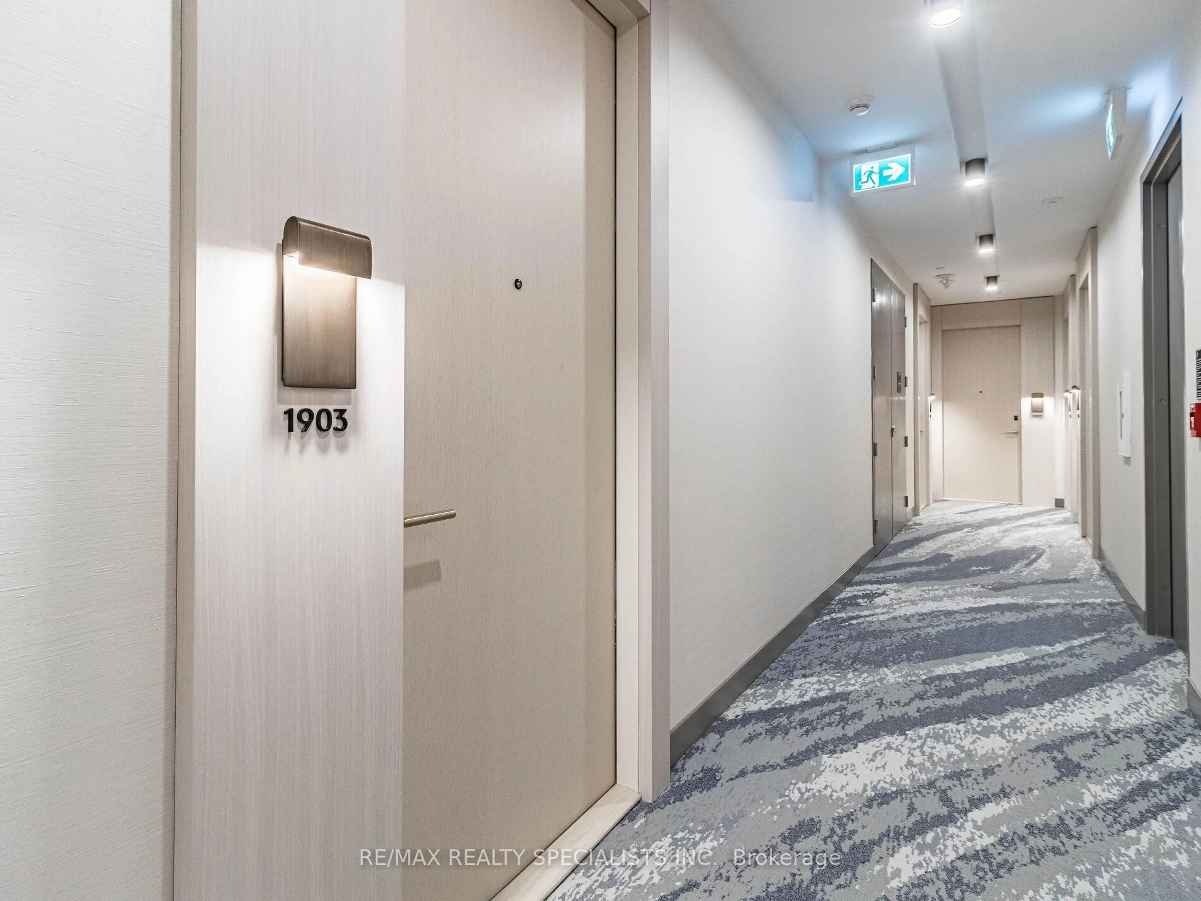 Indoor foyer for 480 Front St #1903, Toronto Ontario M5V 0V5