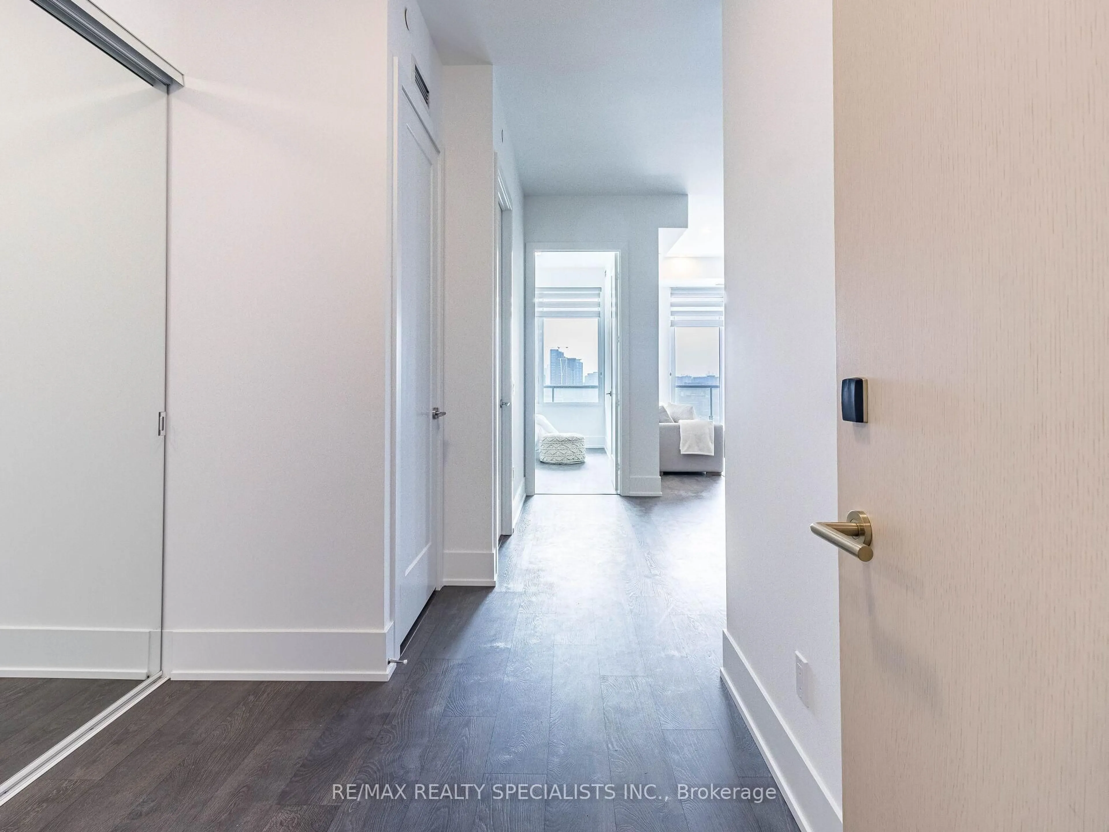 Indoor entryway for 480 Front St #1903, Toronto Ontario M5V 0V5