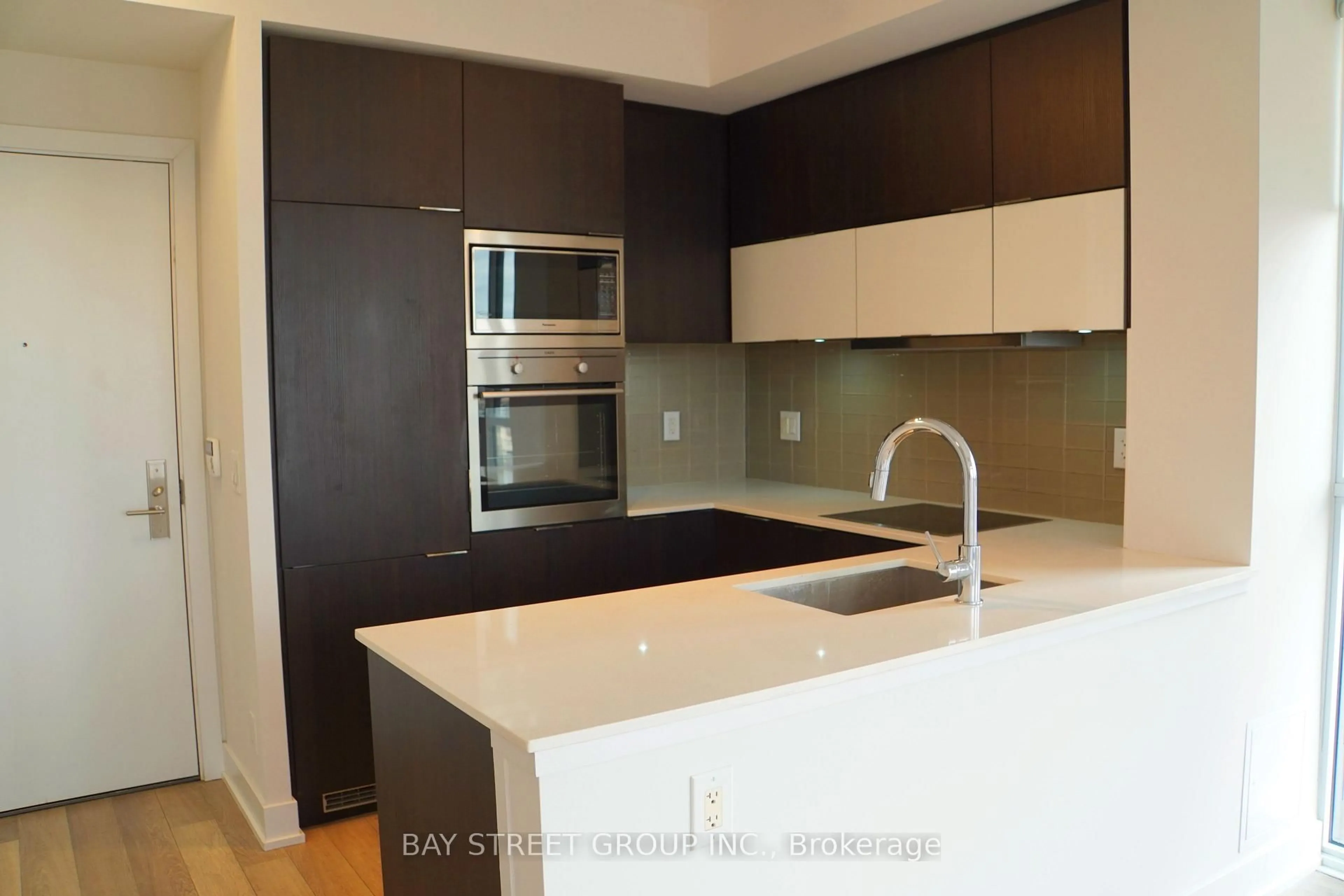 Unknown for 318 Richmond St #1701, Toronto Ontario M5V 1X2