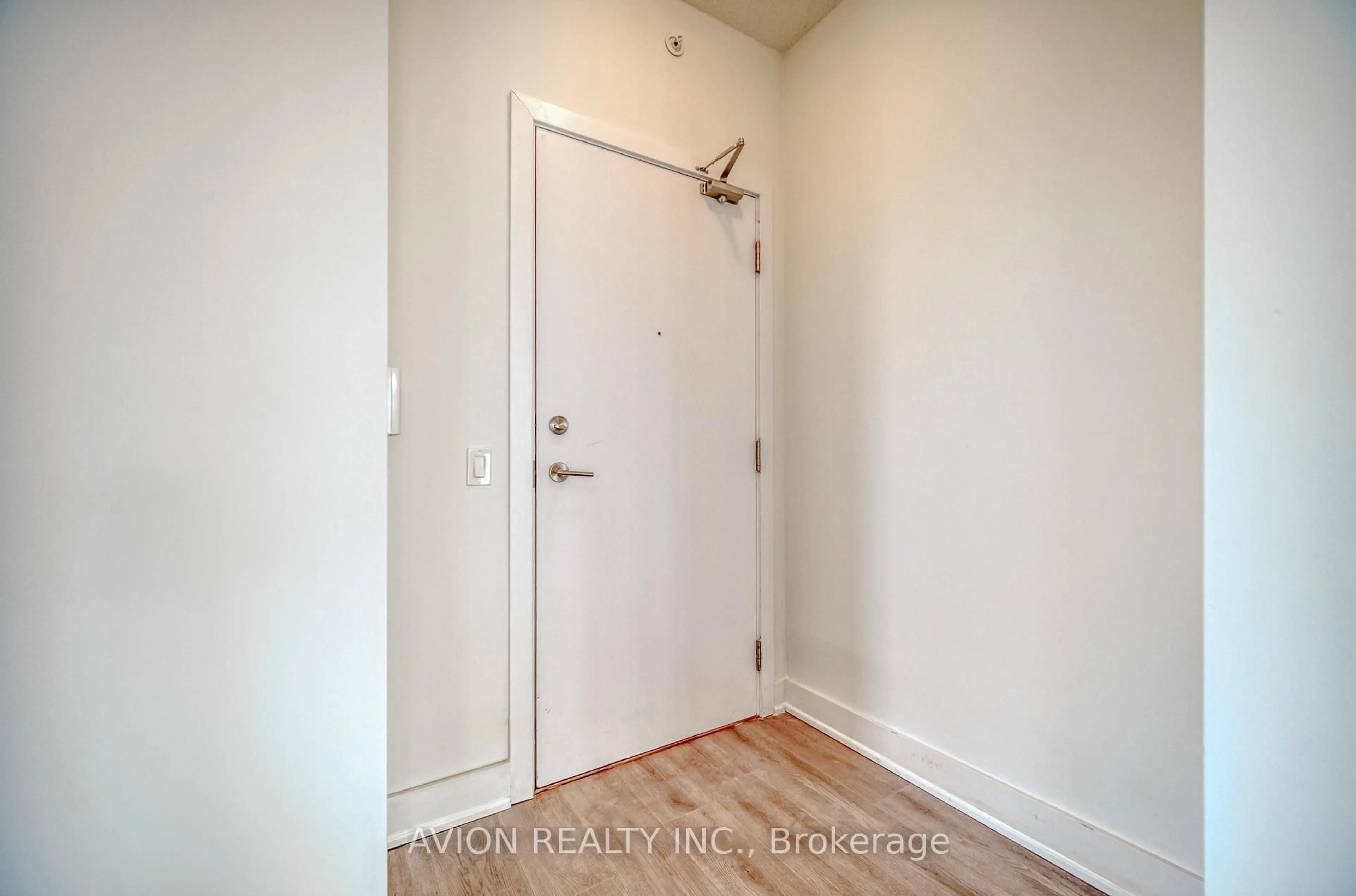 Indoor entryway for 128 Fairview Mall Dr #705, Toronto Ontario M2J 0E8