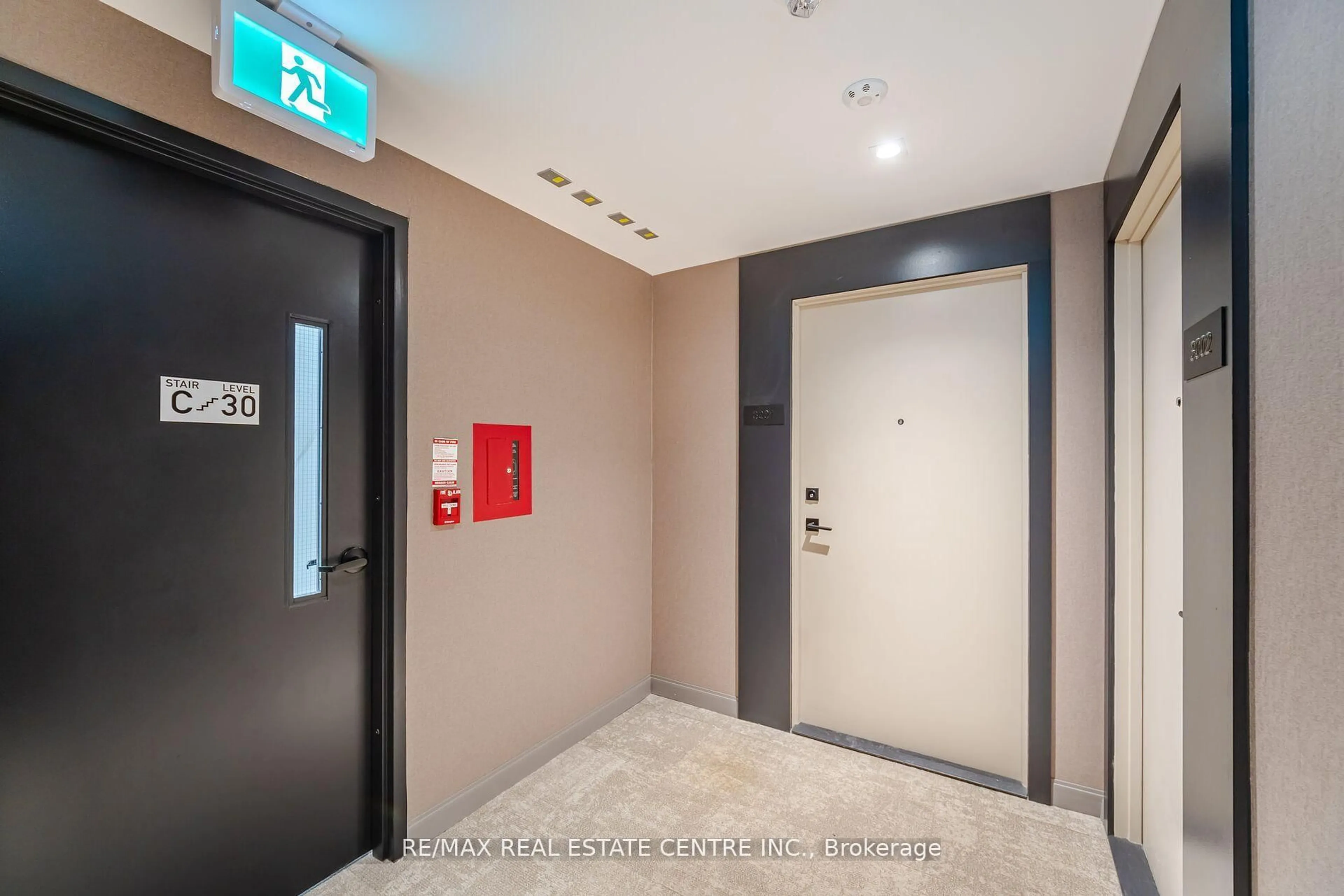 Indoor foyer for 55 Mercer St #3001, Toronto Ontario M5V 3W2