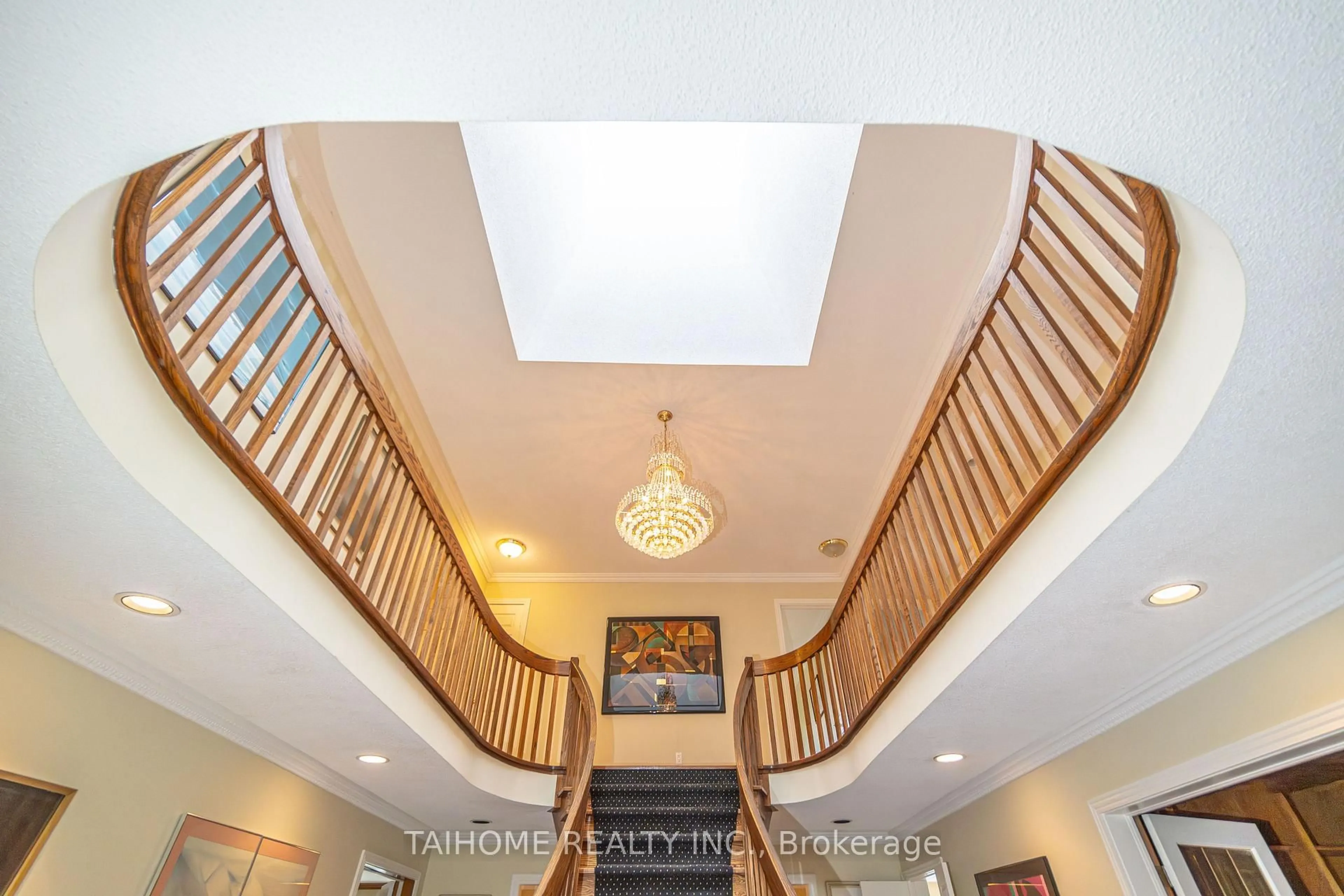 Indoor foyer for 53 Ambrose Rd, Toronto Ontario M2K 1S2
