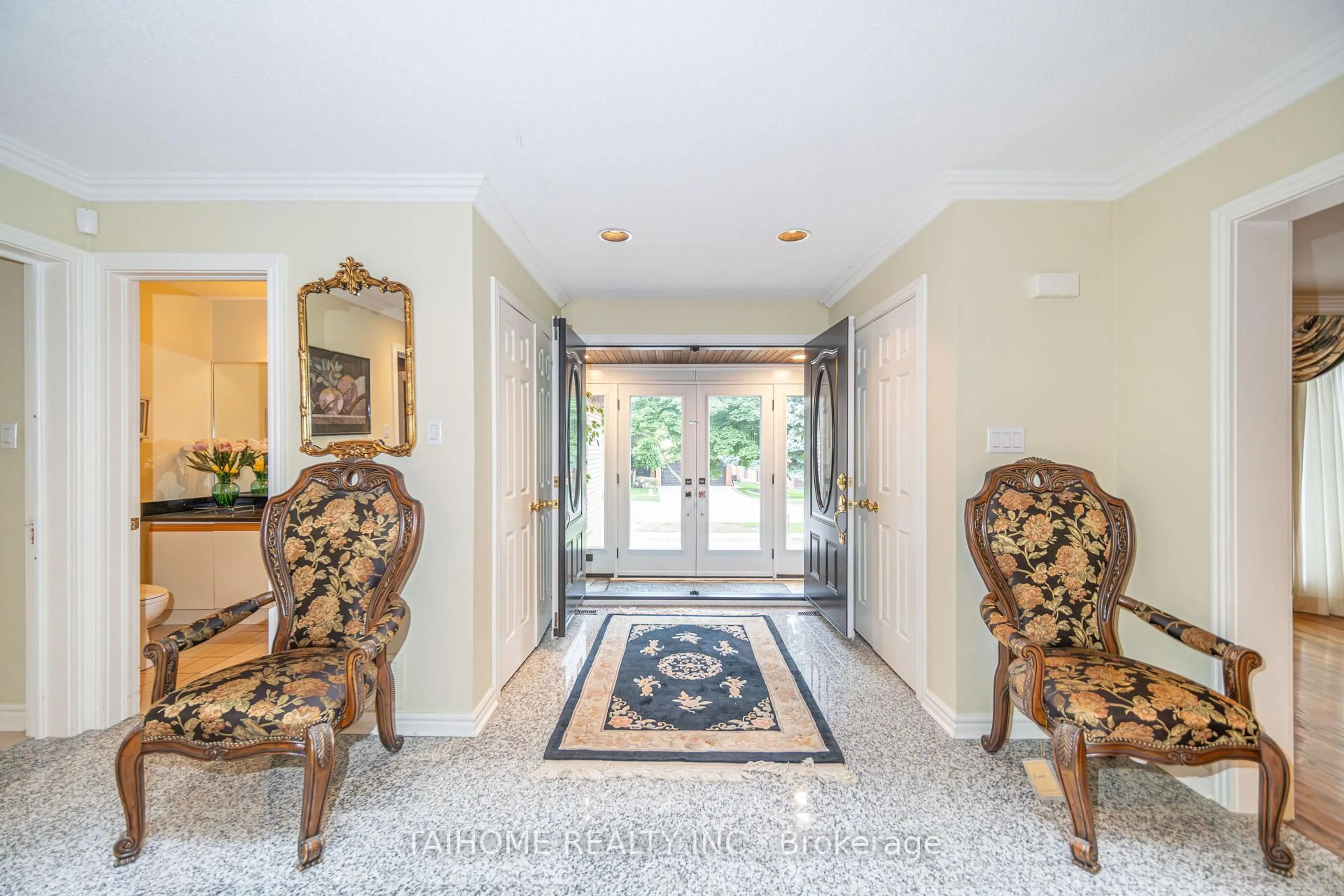 Indoor foyer for 53 Ambrose Rd, Toronto Ontario M2K 1S2
