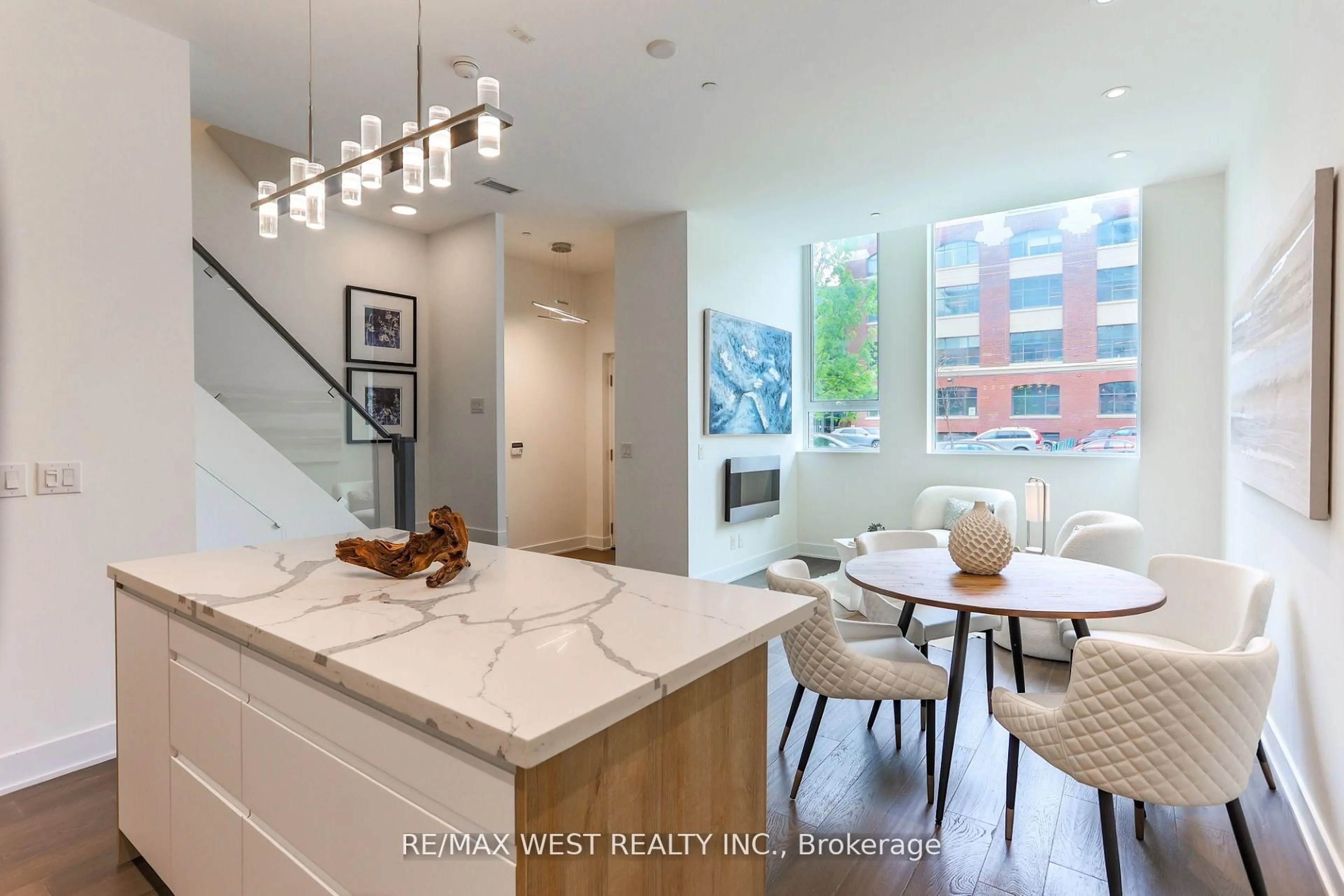 Open concept kitchen, unknown for 508 Wellington St #TH02, Toronto Ontario M5V 1E3