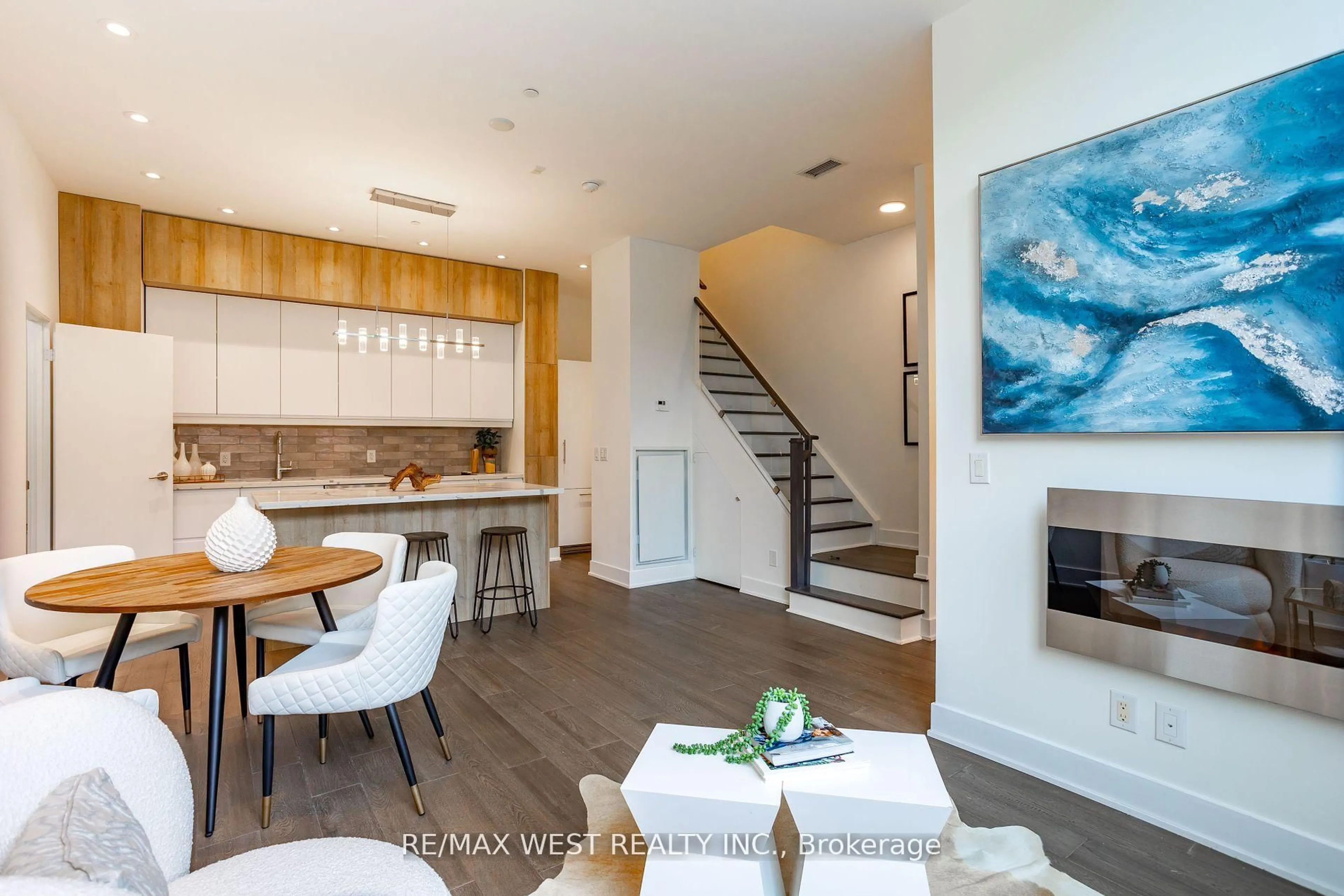 Open concept kitchen, unknown for 508 Wellington St #TH02, Toronto Ontario M5V 1E3