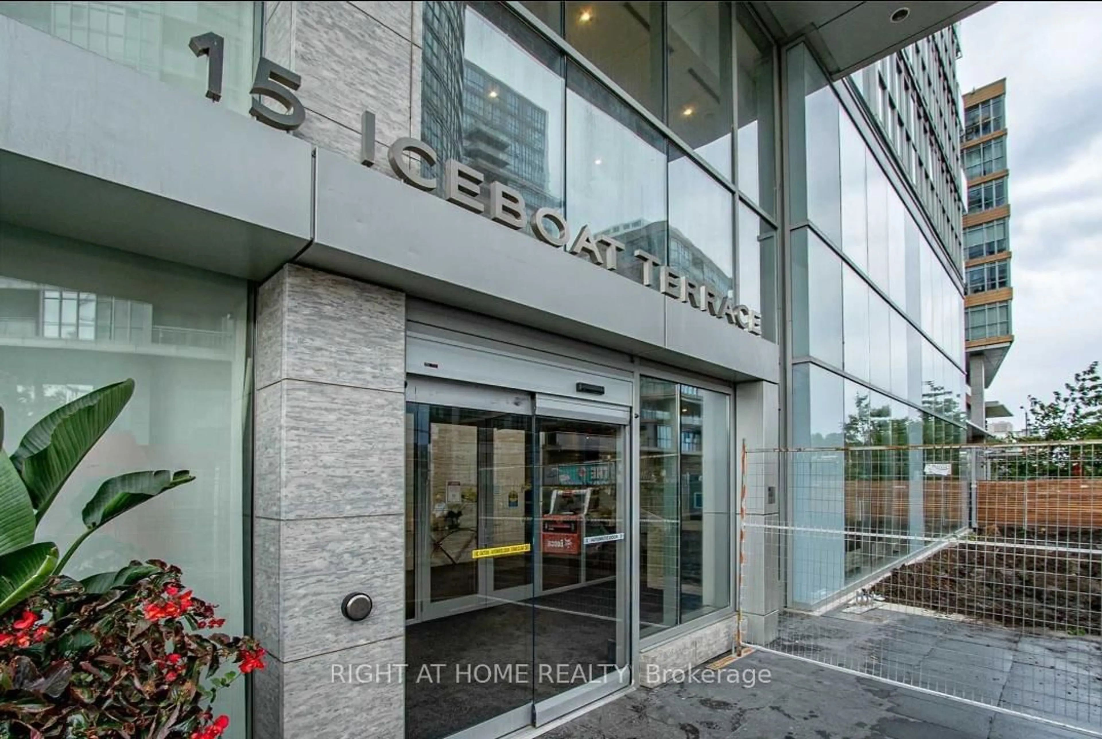 Indoor foyer for 15 Iceboat Terr #2709, Toronto Ontario M5V 4A5