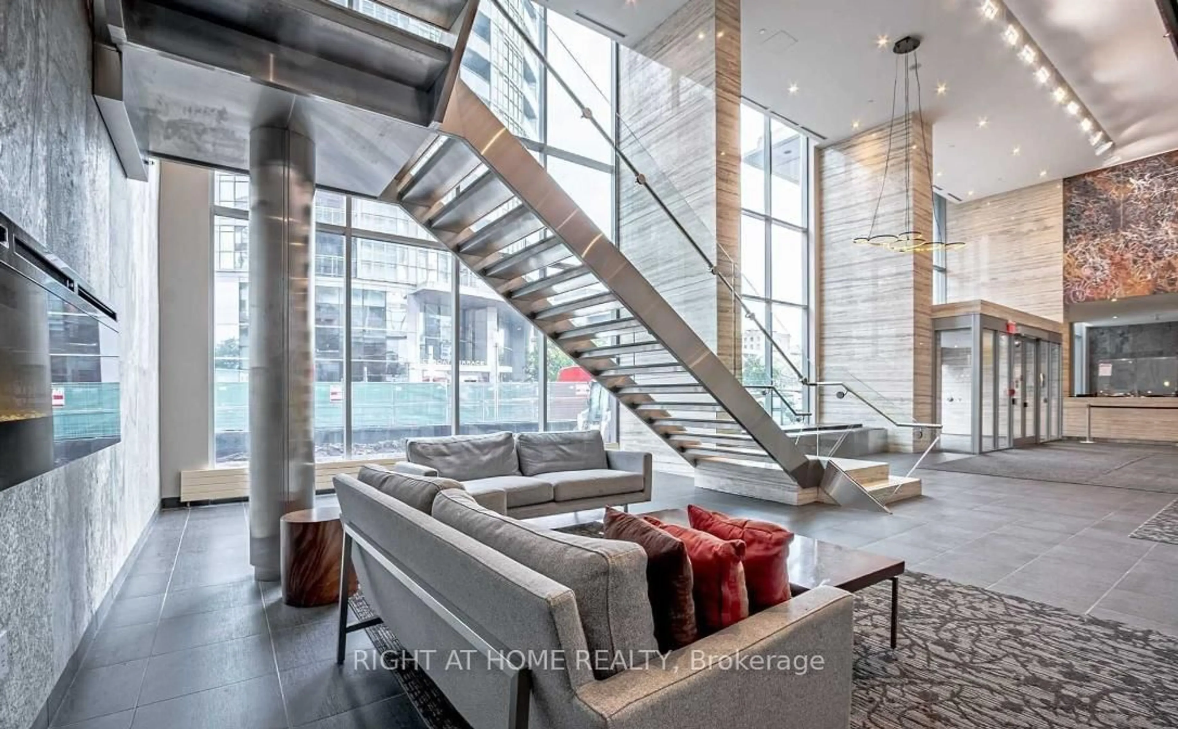 Indoor foyer for 15 Iceboat Terr #2709, Toronto Ontario M5V 4A5