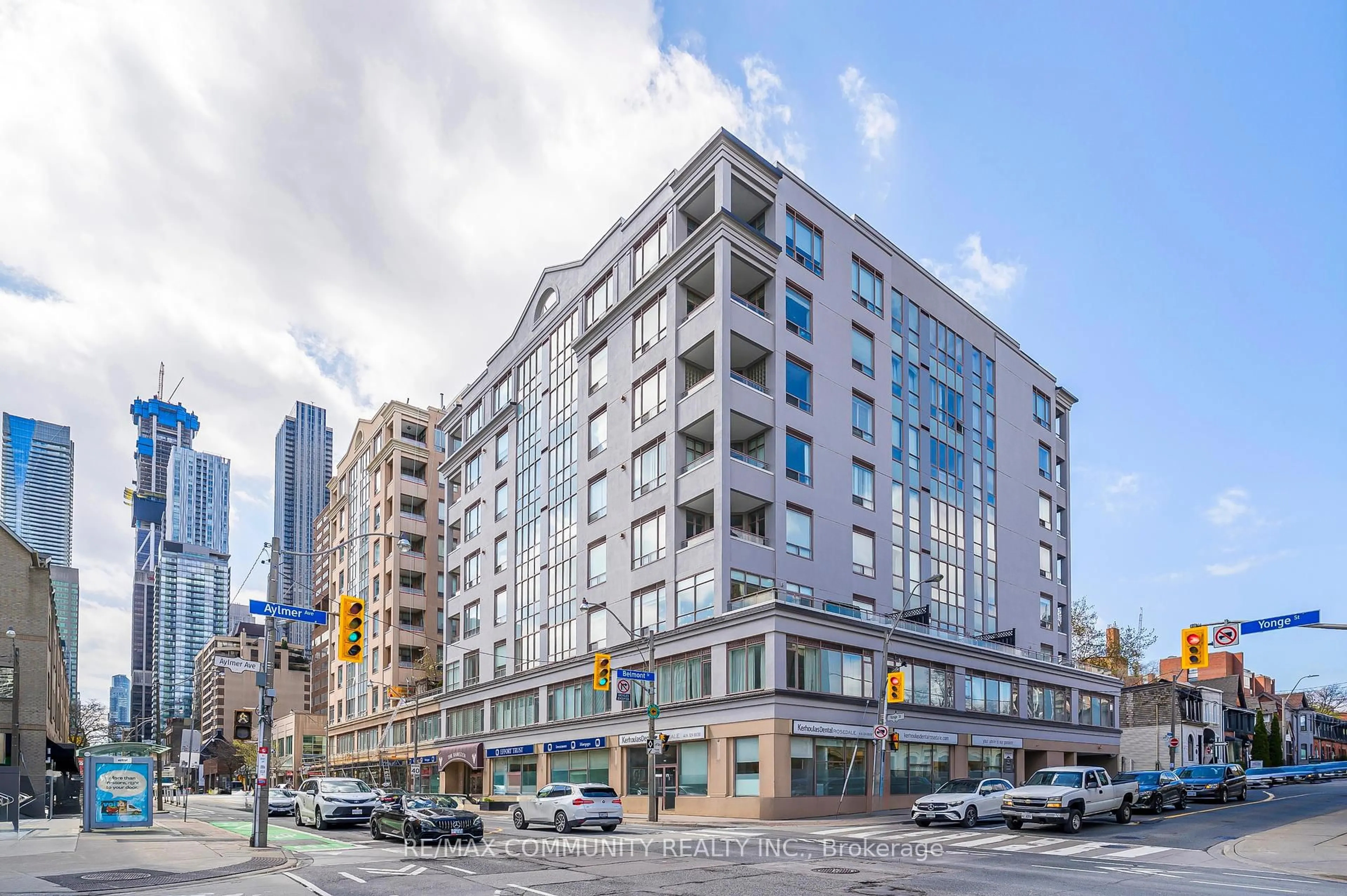 Patio, building for 980 Yonge St #1007, Toronto Ontario M4W 2J5