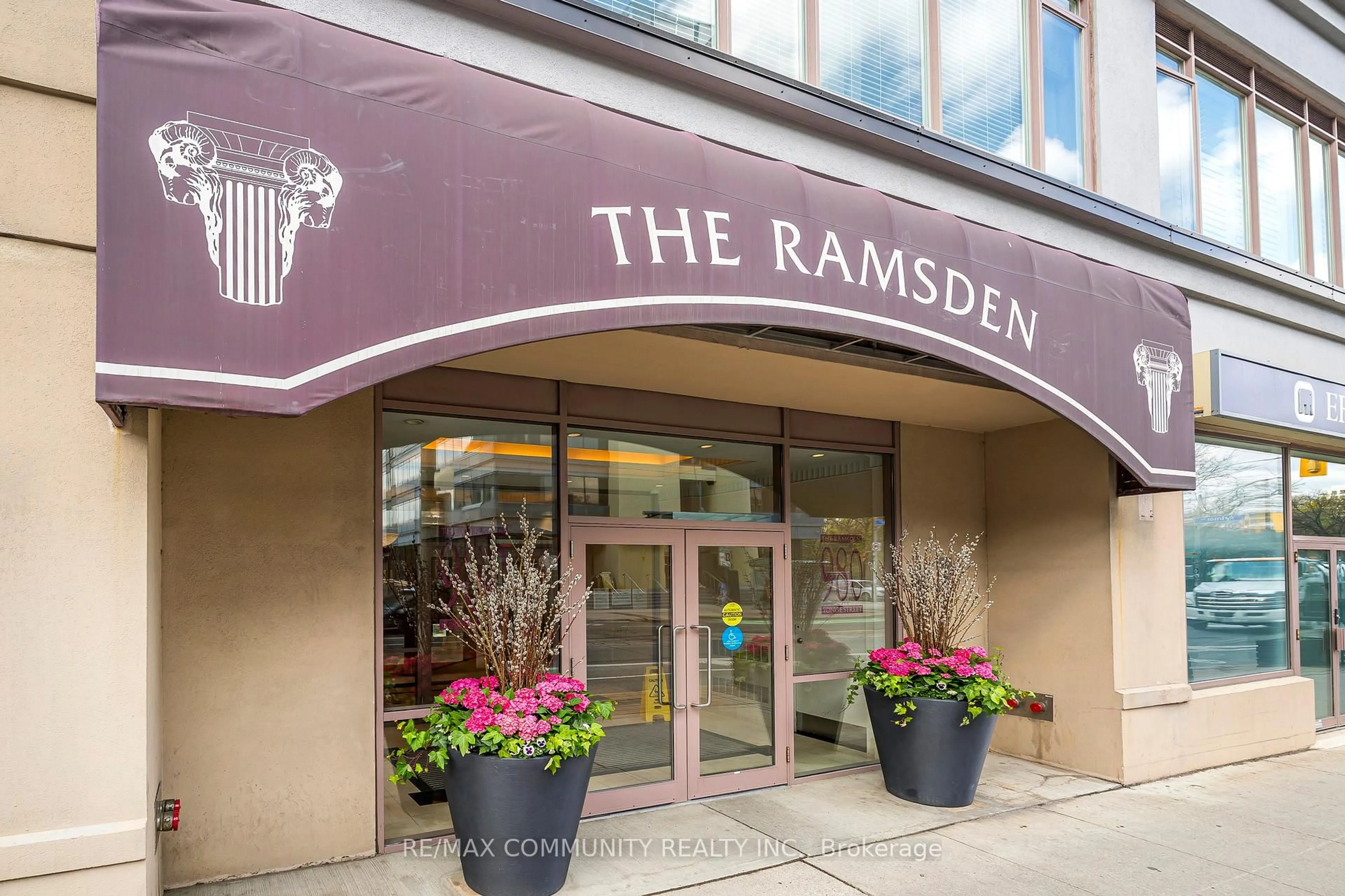 Lobby for 980 Yonge St #1007, Toronto Ontario M4W 2J5
