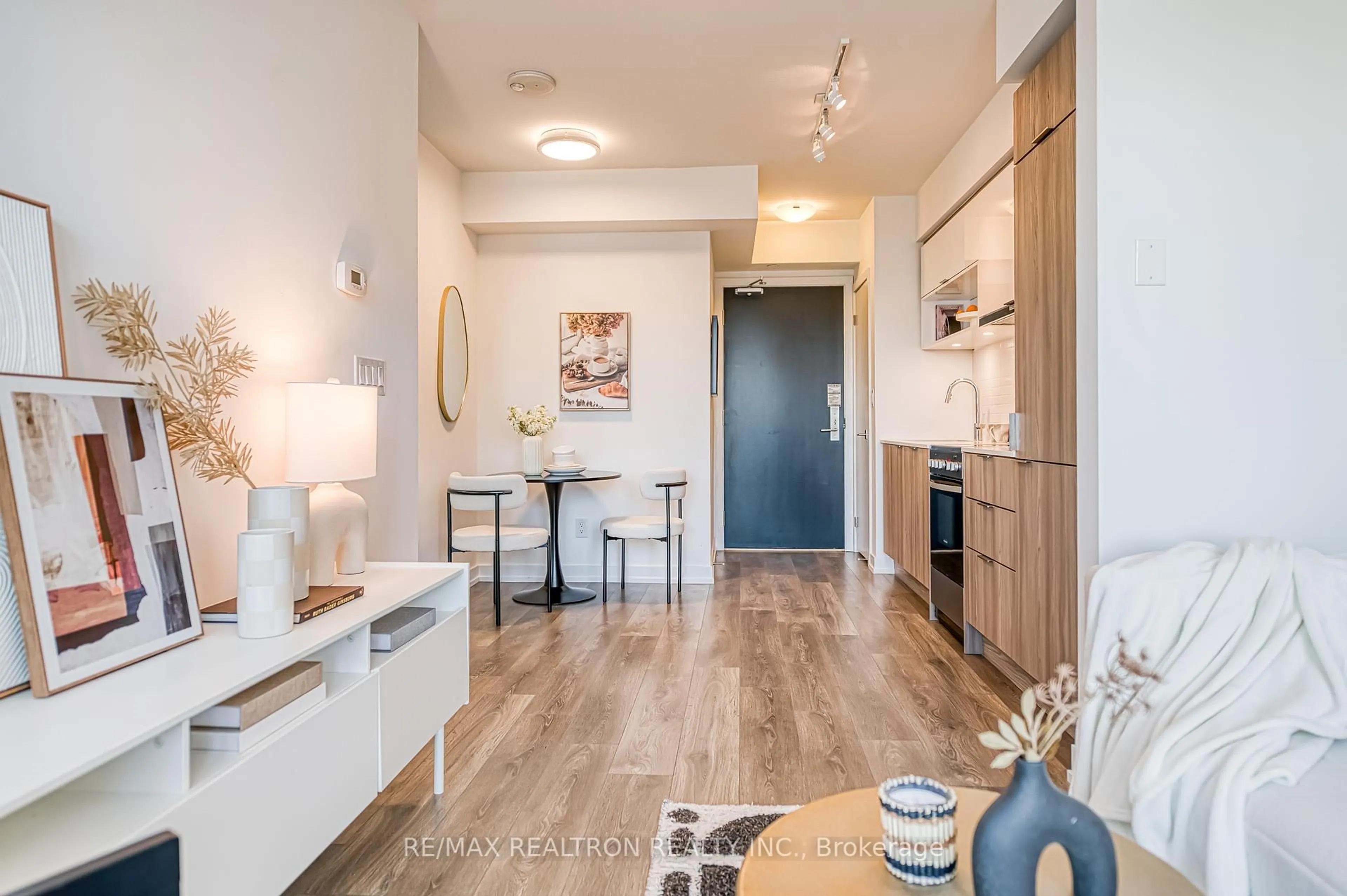Unknown for 159 Wellesley St #2210, Toronto Ontario M4Y 0H5