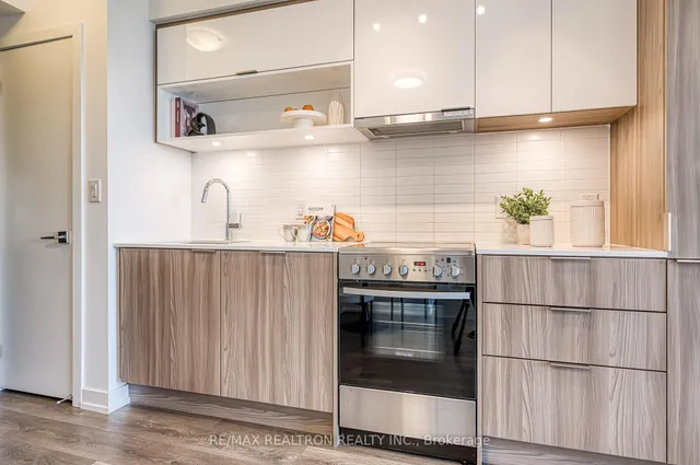 Additional property image - 159 Wellesley St Unit 2210