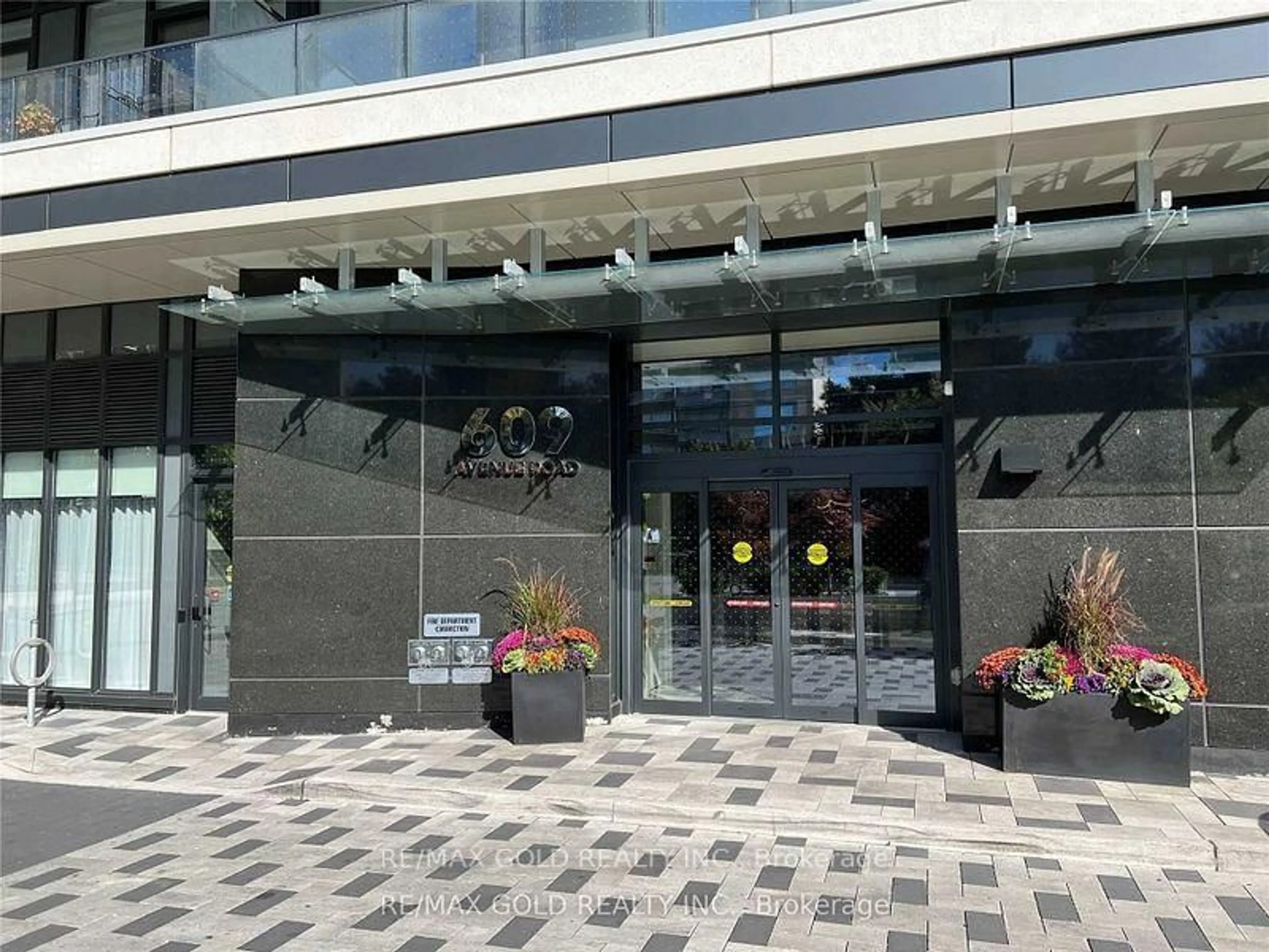 Indoor foyer for 609 Avenue Rd #1605, Toronto Ontario M4V 0B1