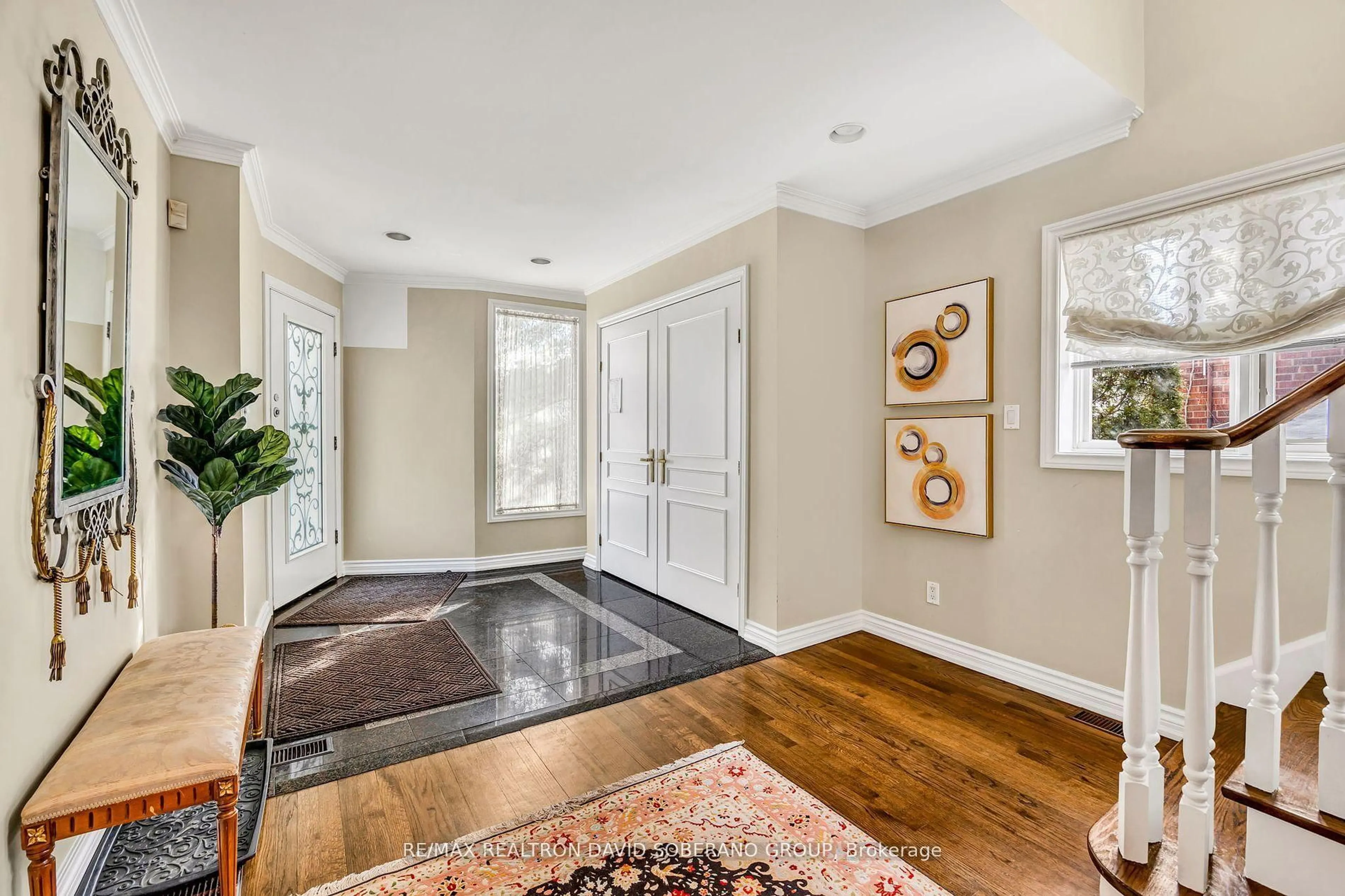 Indoor entryway for 14 Northmount Ave, Toronto Ontario M3H 1N4