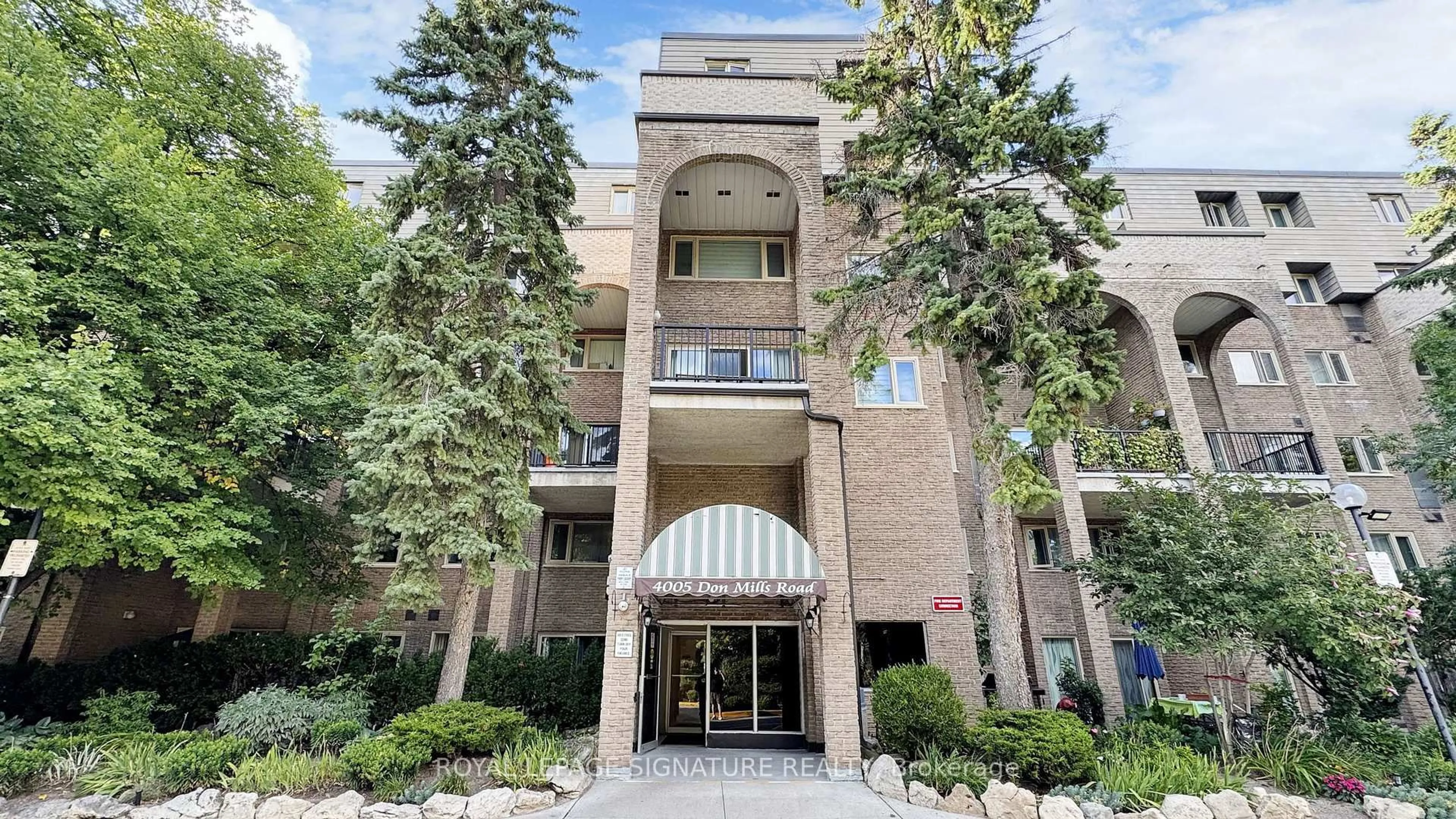 Indoor foyer for 4005 Don Mills Rd #111, Toronto Ontario M2H 3J9