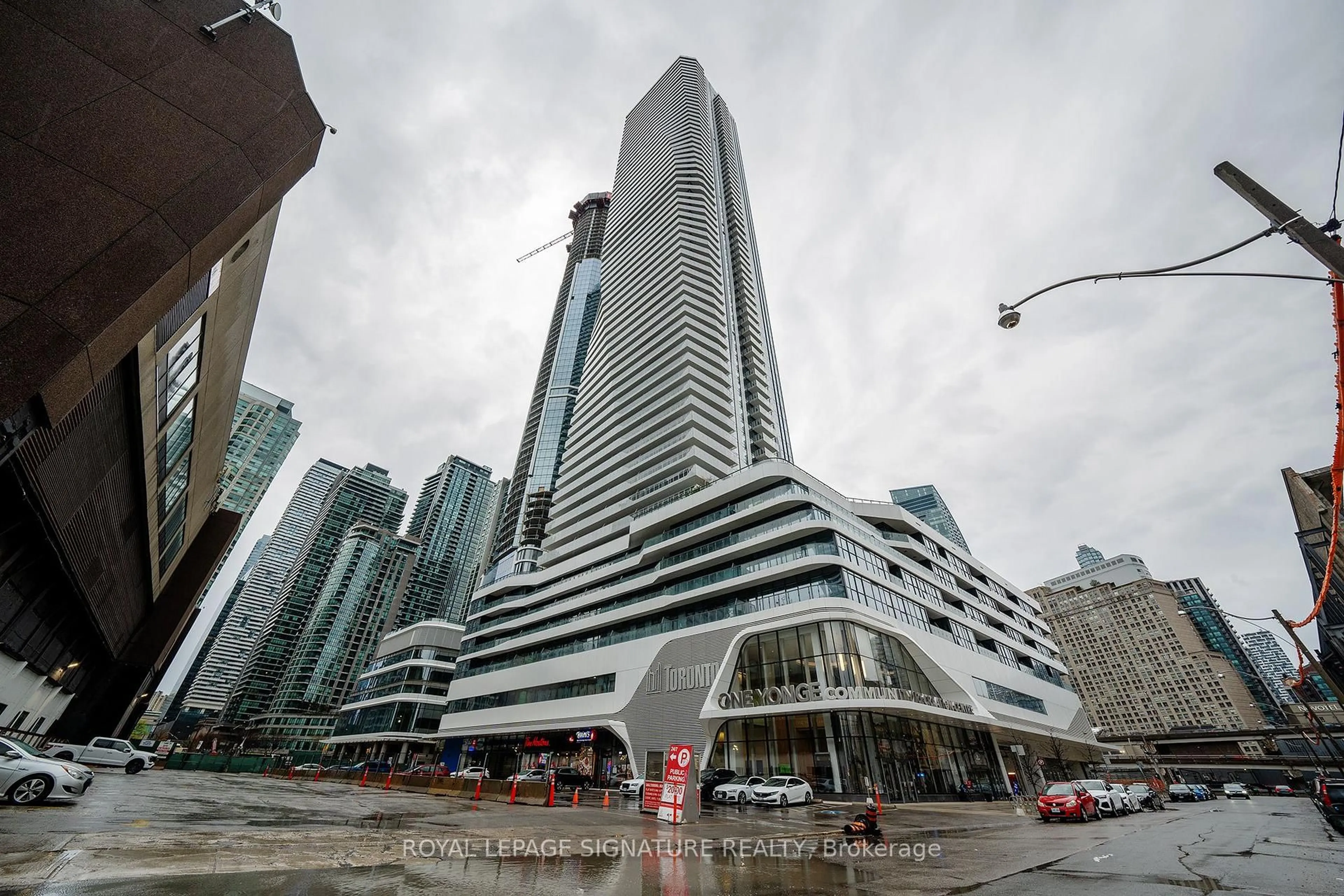 Indoor foyer for 28 Freeland St #1401, Toronto Ontario M5E 0E3