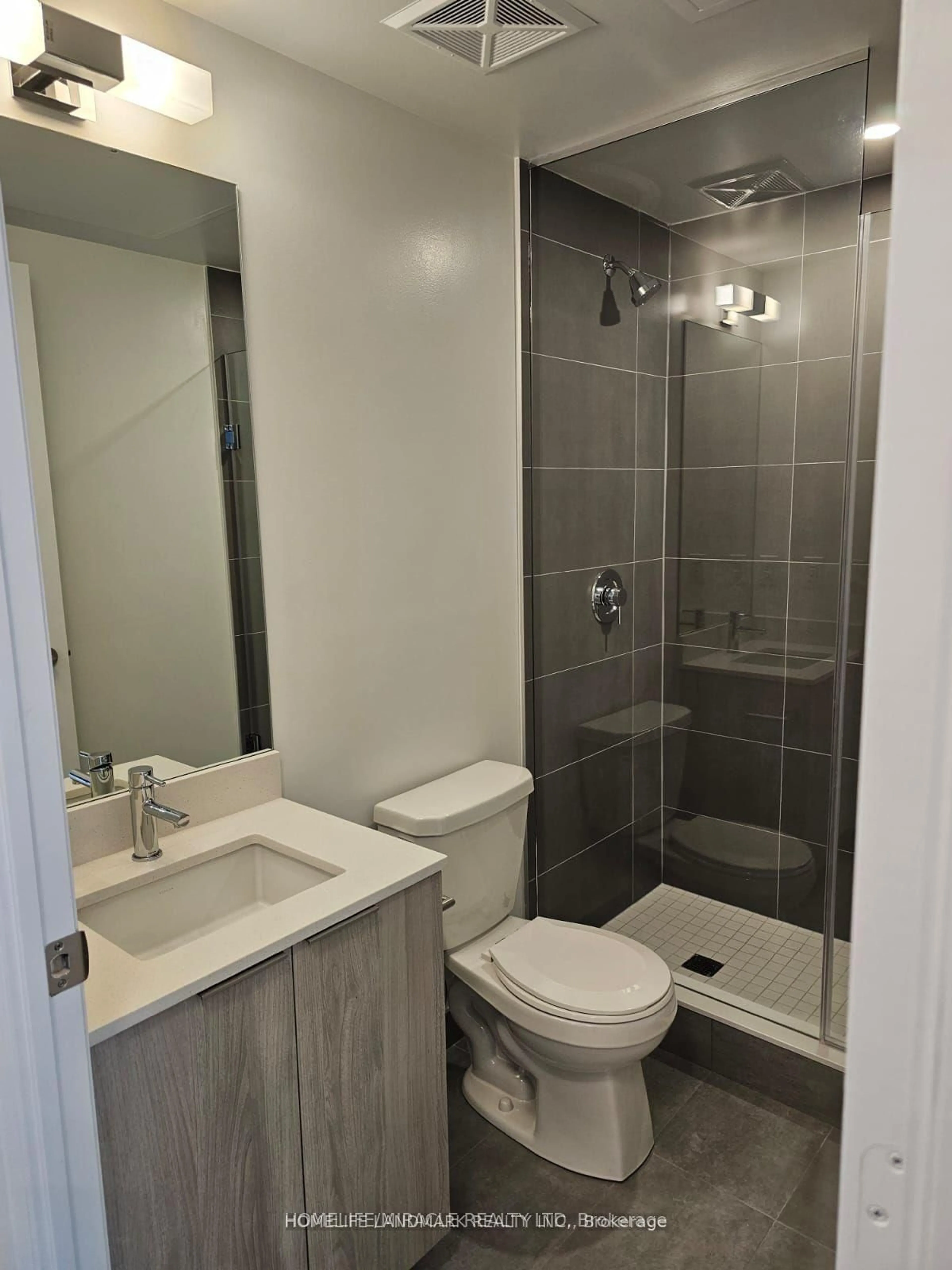 Standard bathroom, ceramic/tile floor for 8 Widmer St #3501, Toronto Ontario M5V 2E7