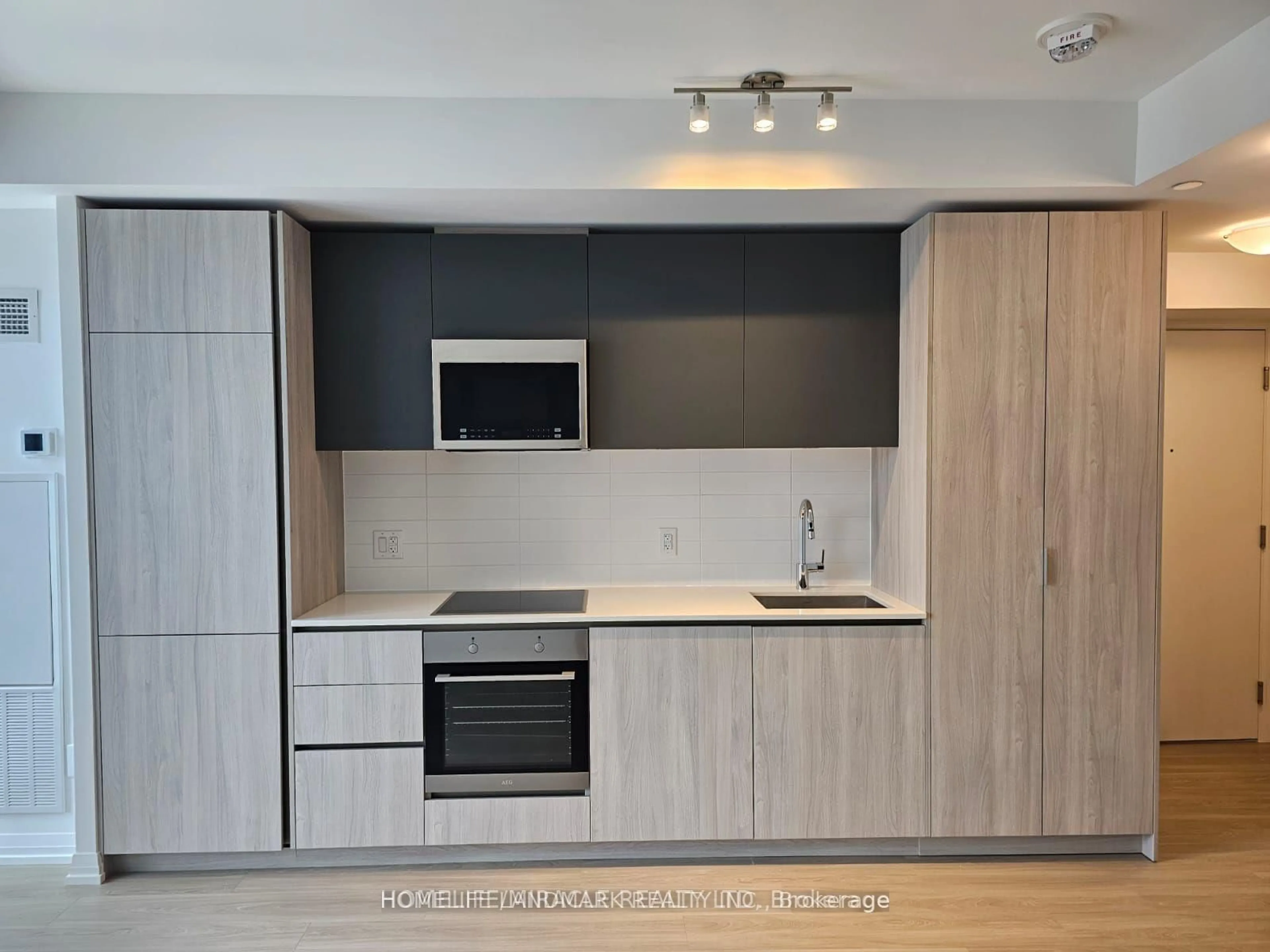 Standard kitchen, wood/laminate floor for 8 Widmer St #3501, Toronto Ontario M5V 2E7