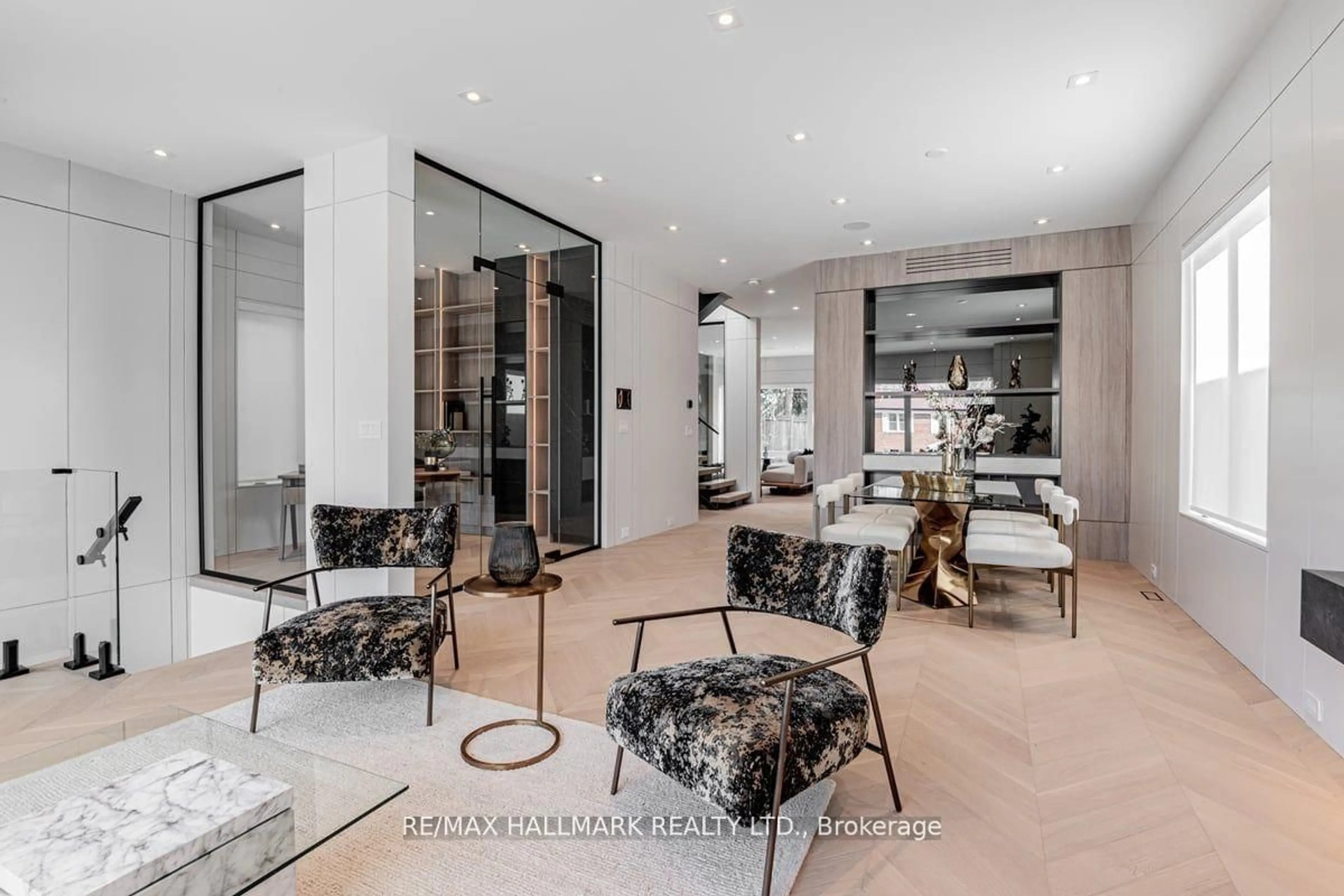 Indoor foyer for 37 Rowley Ave, Toronto Ontario M4P 2T1