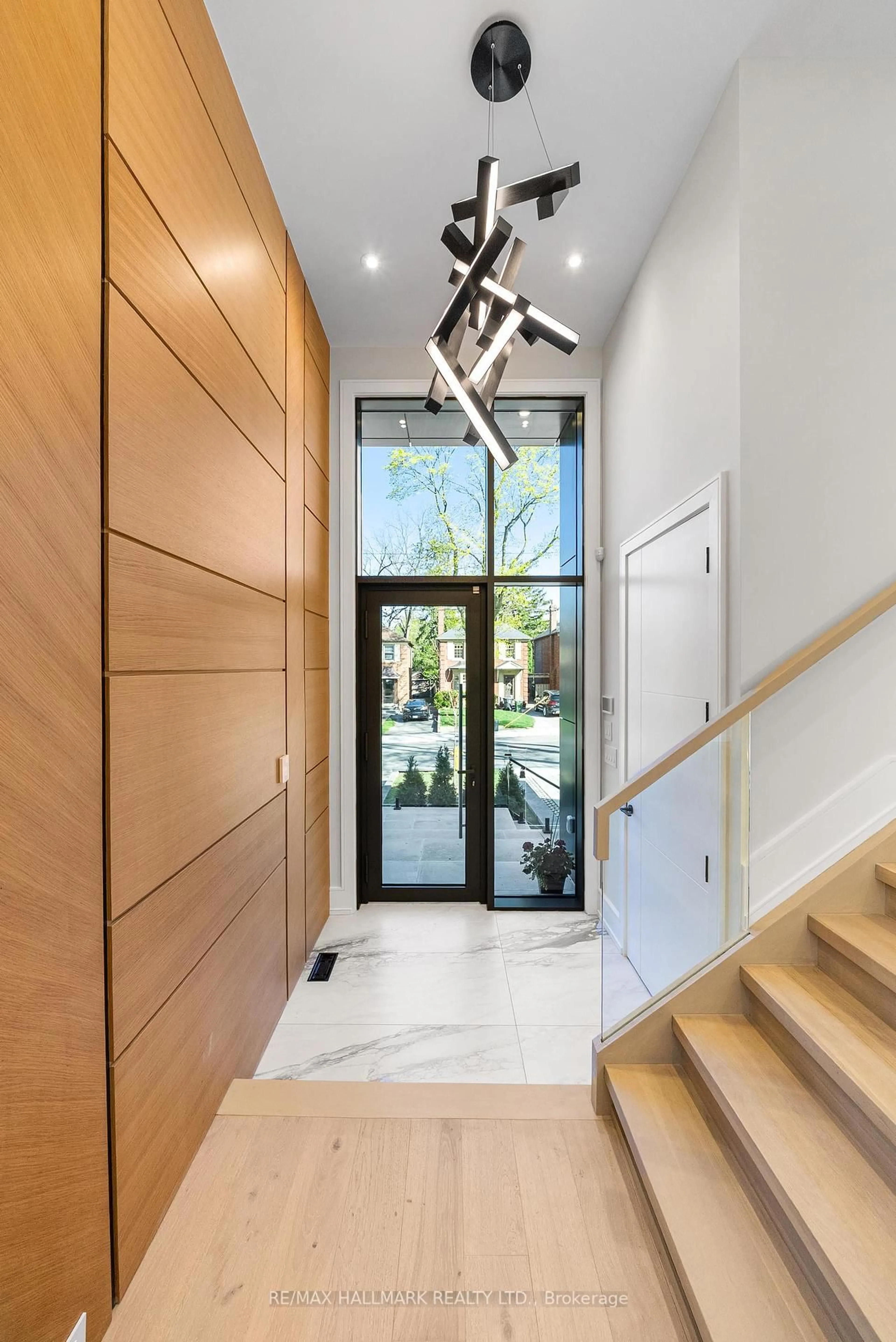 Indoor entryway for 118 Airdrie Rd, Toronto Ontario M4G 1M5