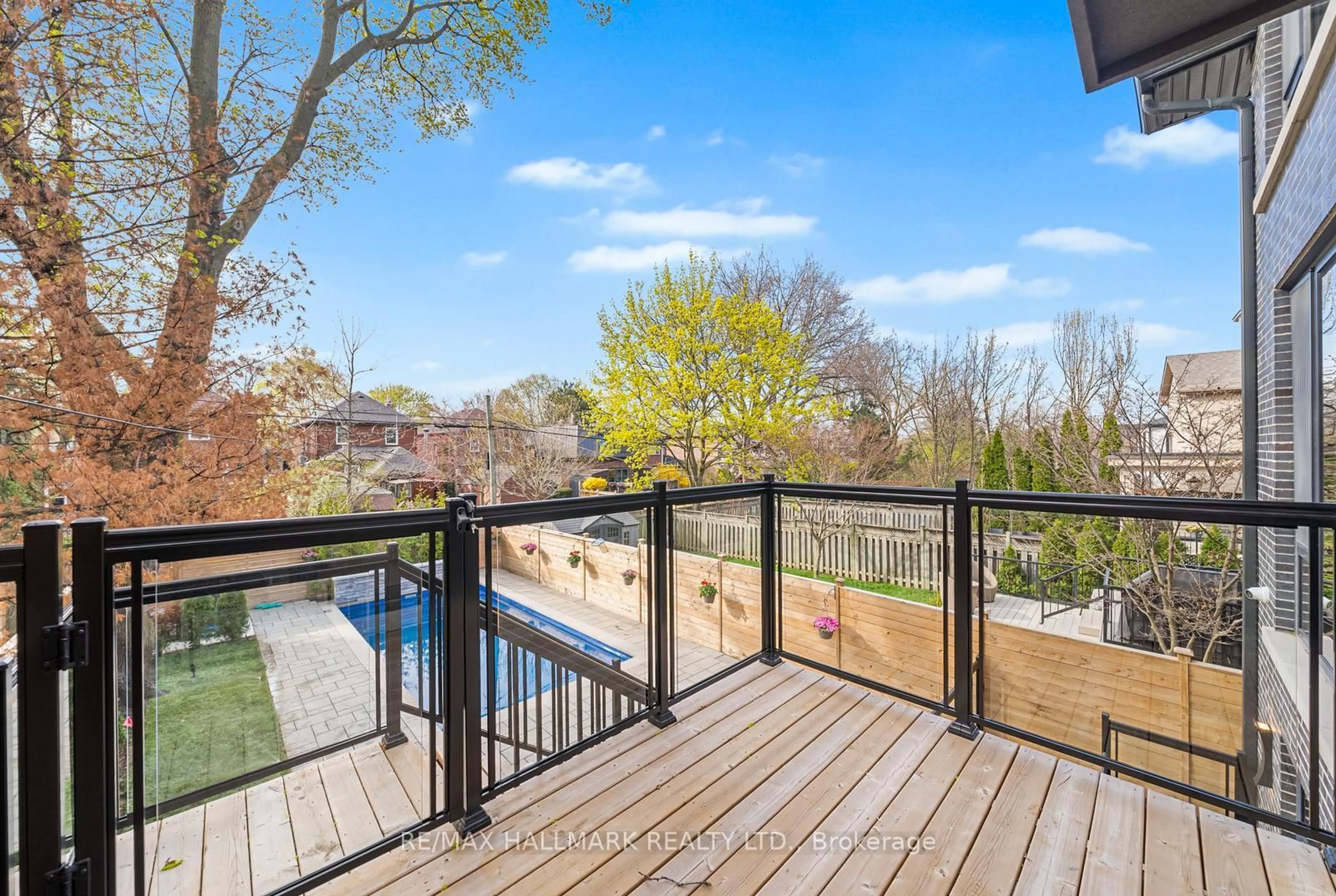 Patio, unknown for 118 Airdrie Rd, Toronto Ontario M4G 1M5
