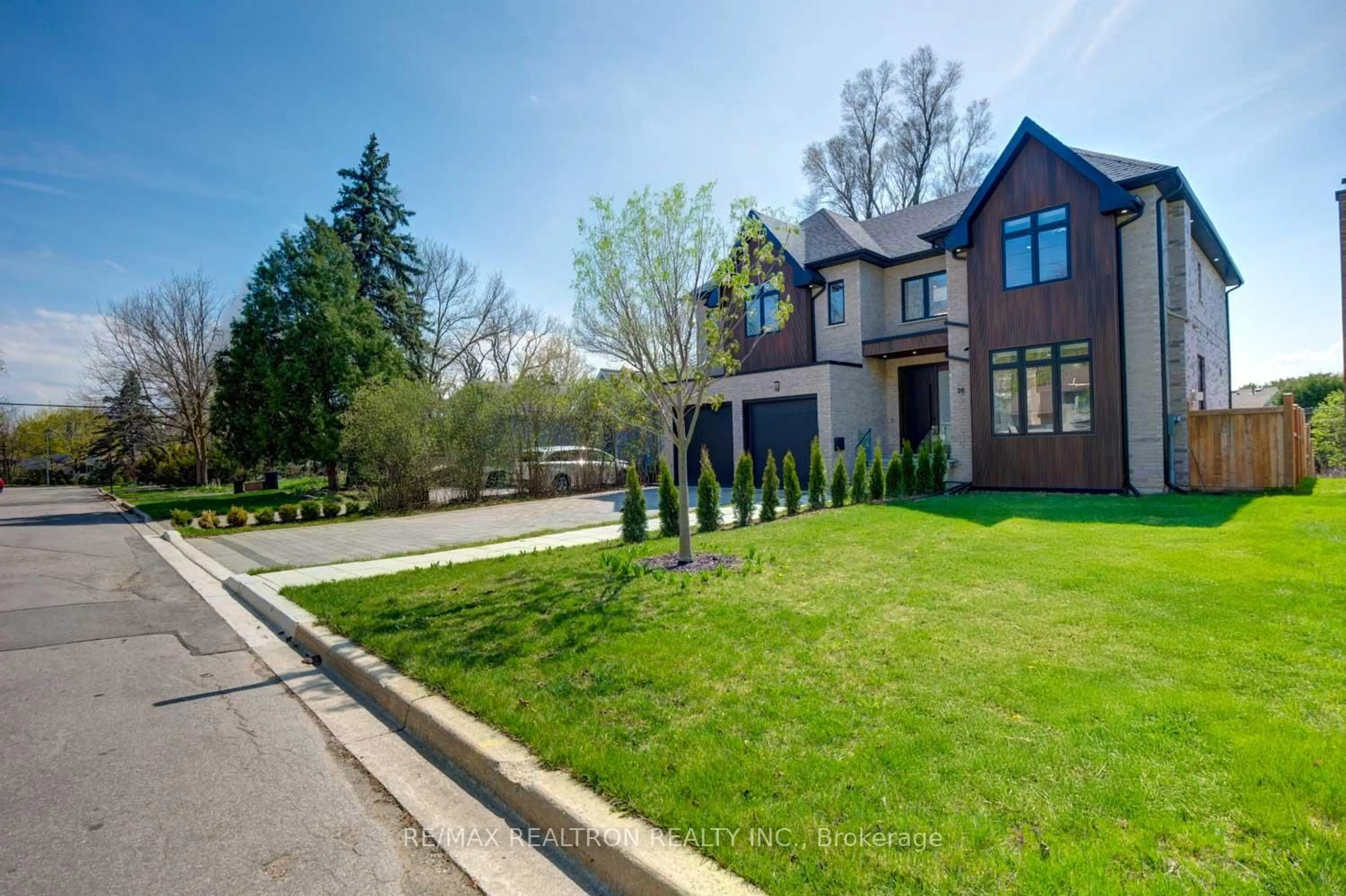 Unknown for 28 Ternhill Cres, Toronto Ontario M3C 2E5