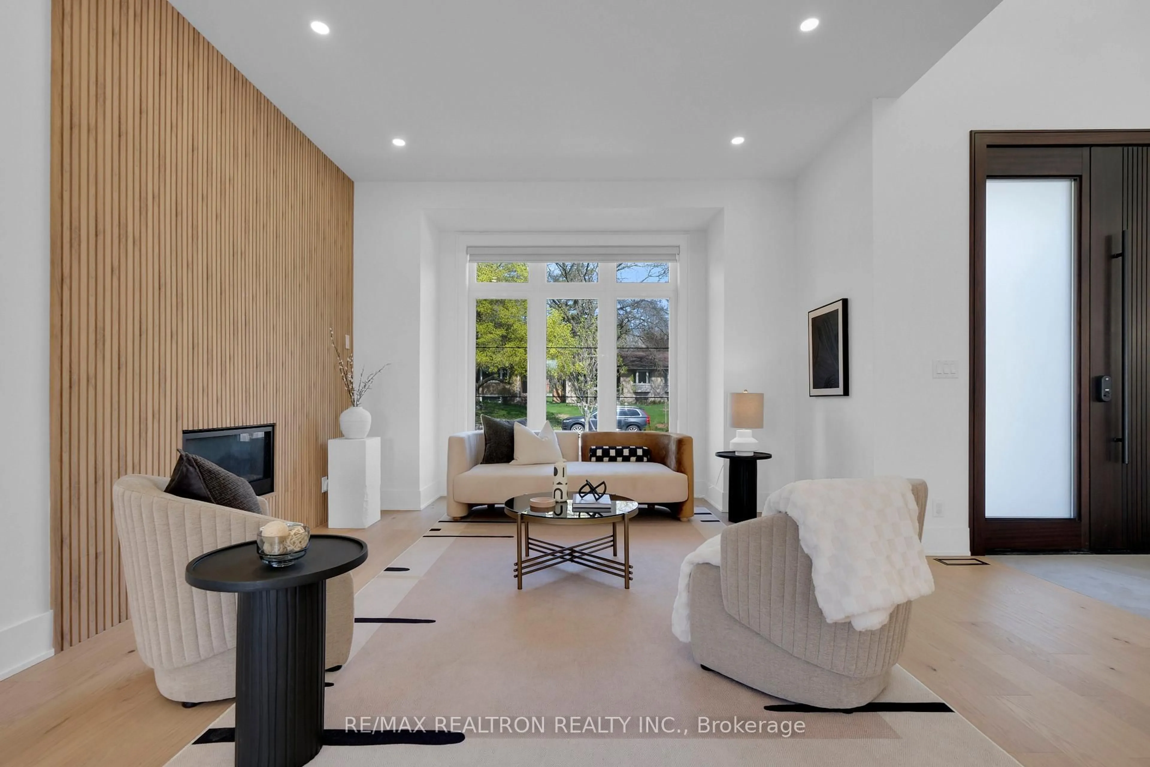 Living room with furniture, unknown for 28 Ternhill Cres, Toronto Ontario M3C 2E5