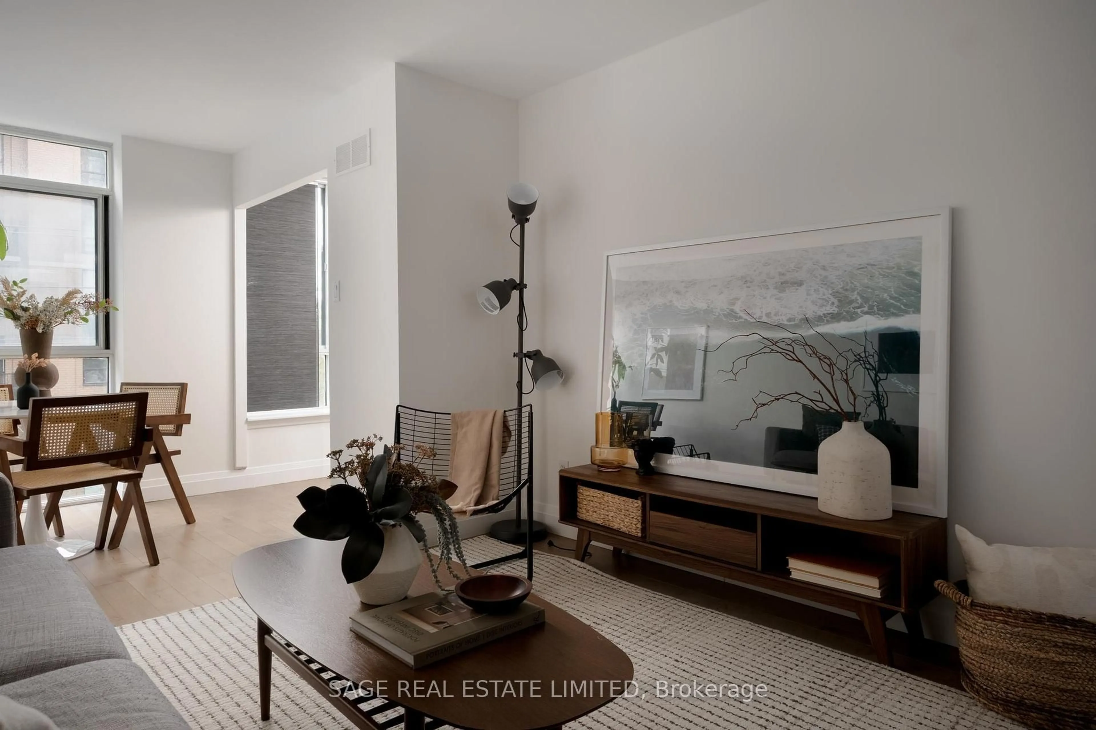 Indoor entryway for 801 King St #420, Toronto Ontario M5V 3C9