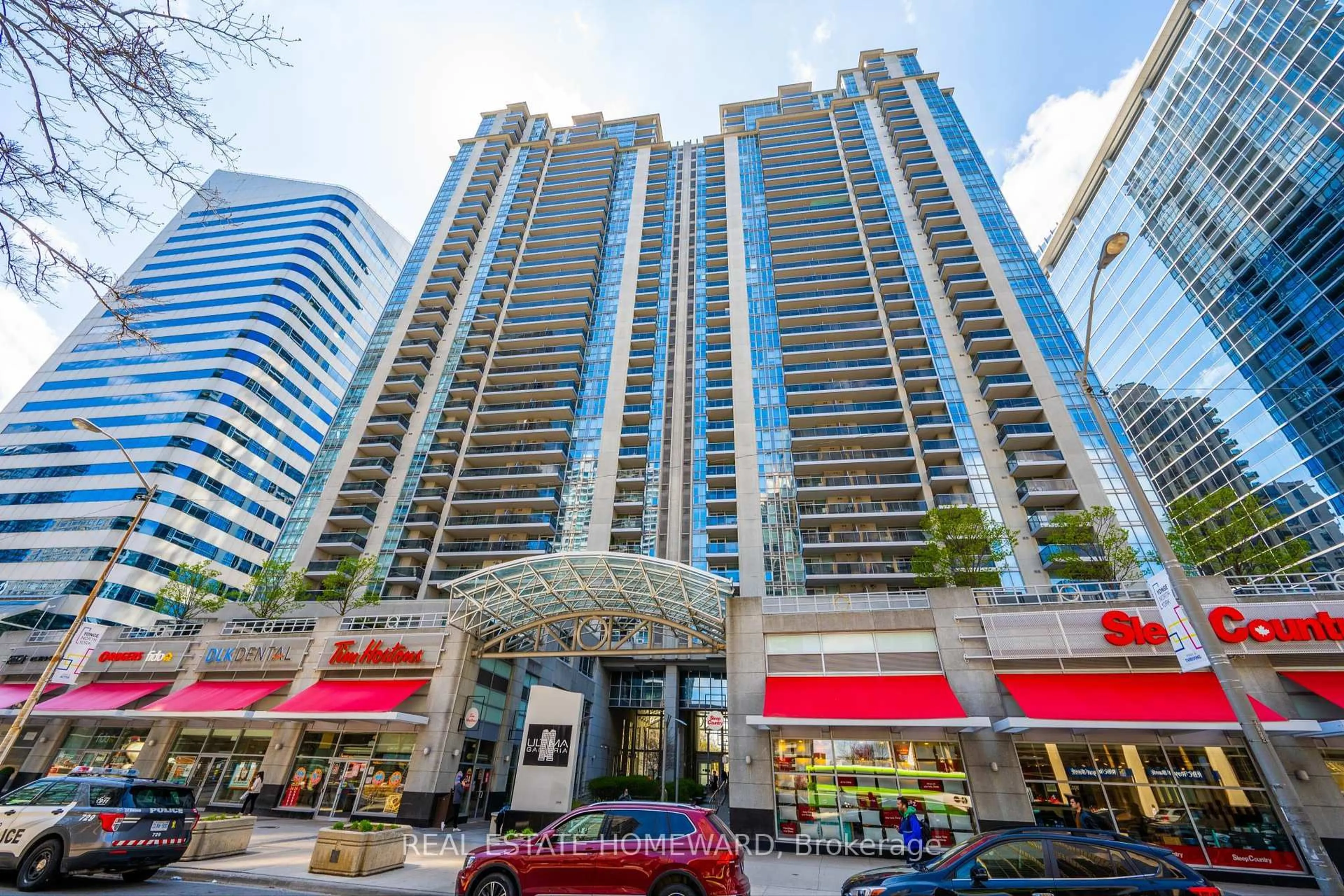 Indoor foyer for 4968 Yonge St #2507, Toronto Ontario M2N 7G9