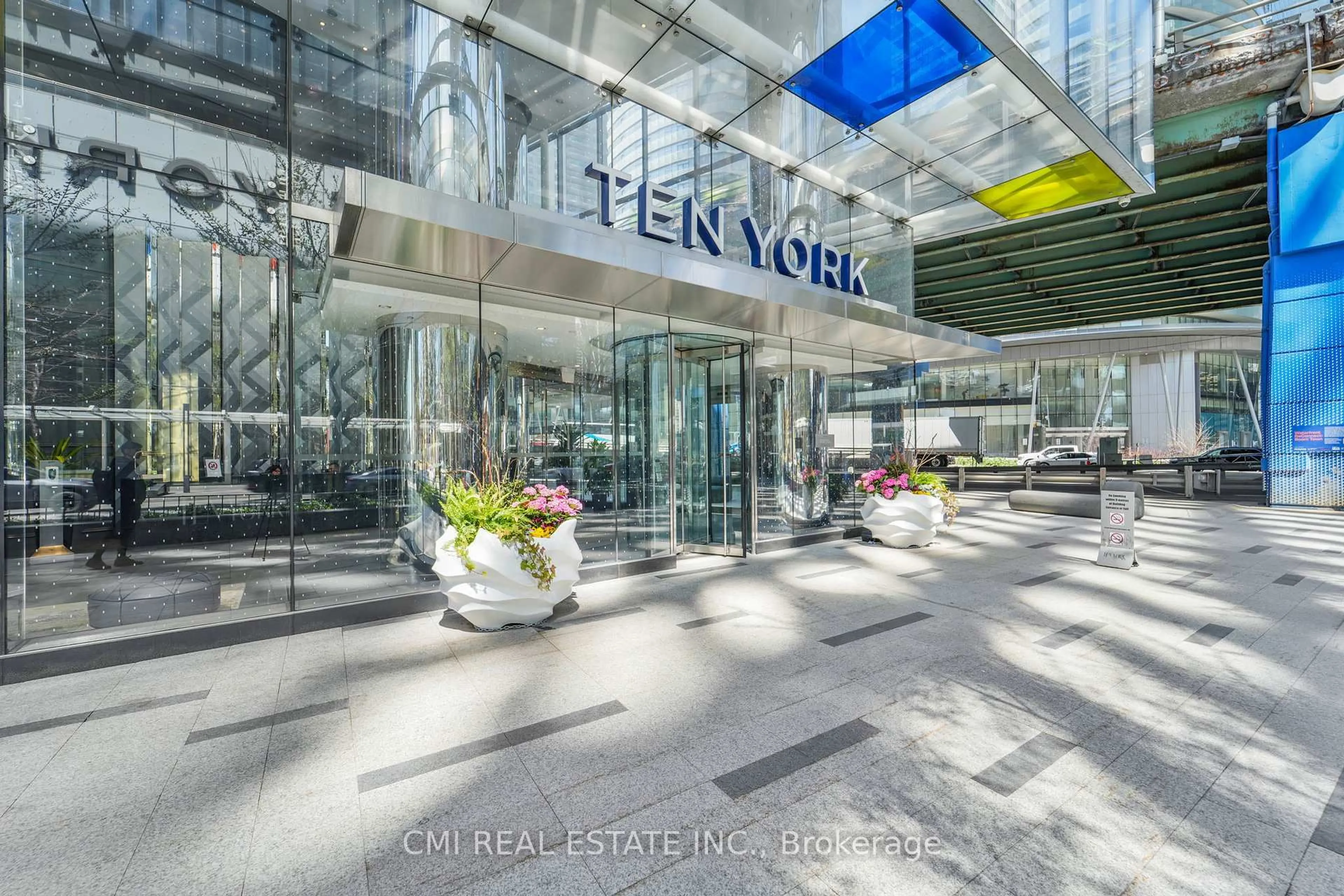 Indoor foyer for 10 York St #1109, Toronto Ontario M5J 0E1