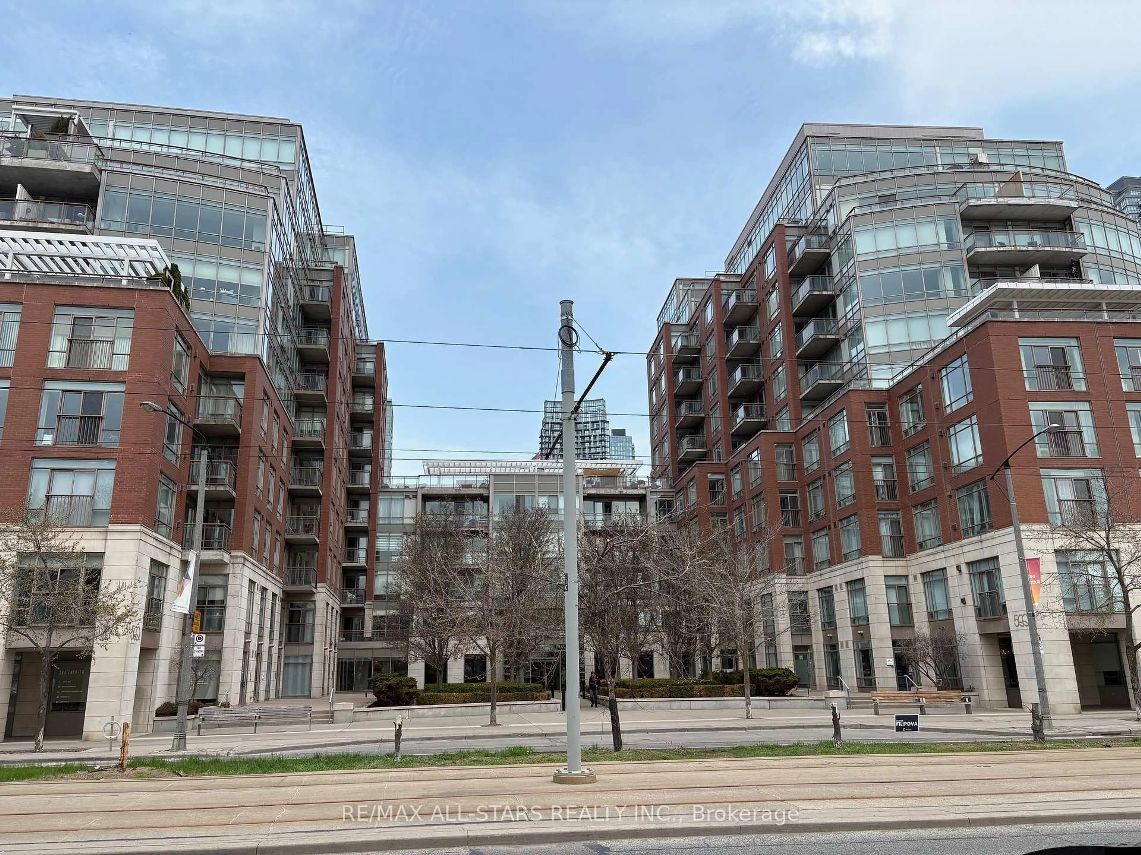 Blurry image for 500 Queens Quay N/A #412W, Toronto Ontario M5V 3K8