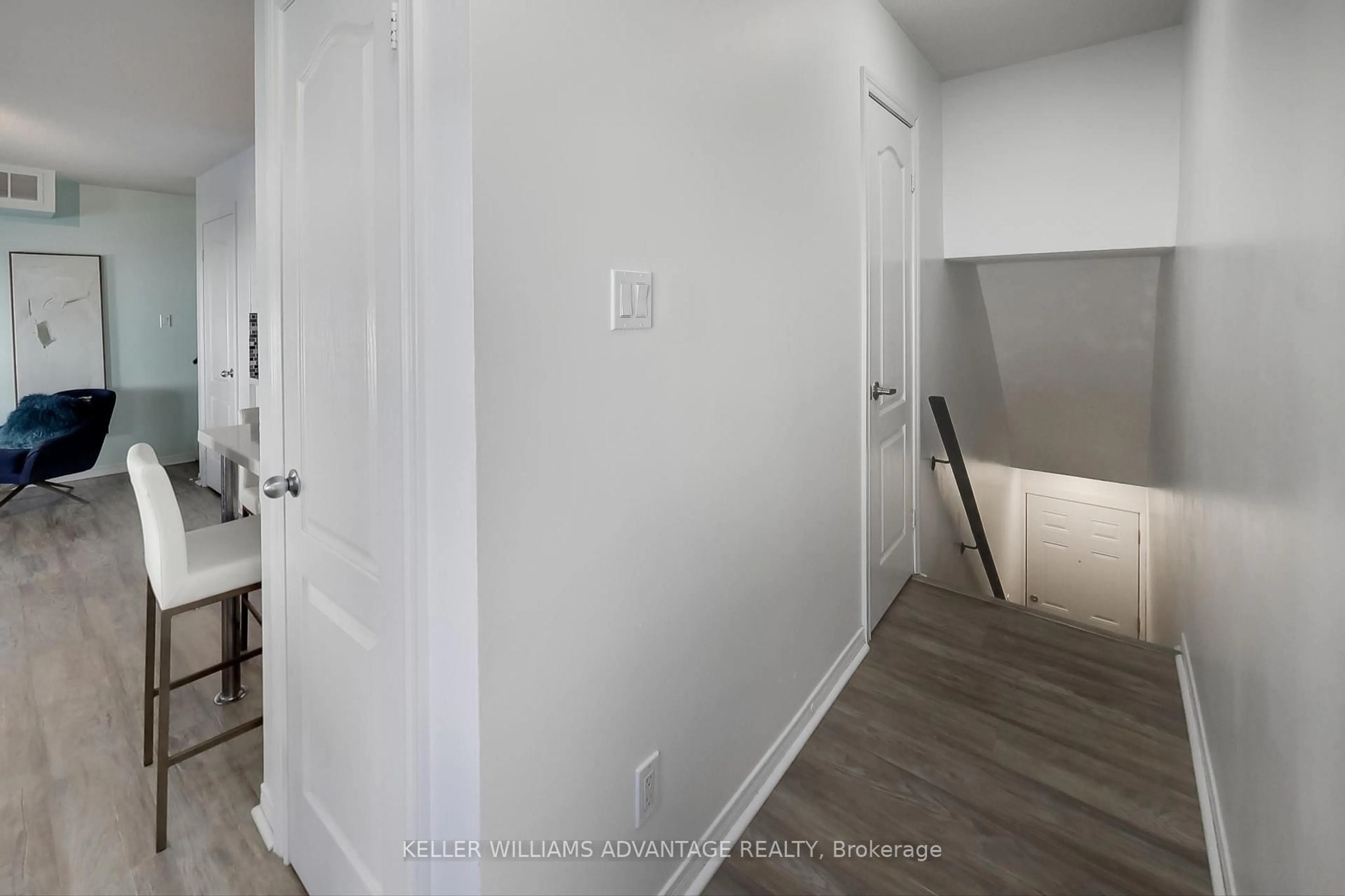 Indoor entryway for 12 Sudbury St #611, Toronto Ontario M6J 3W7