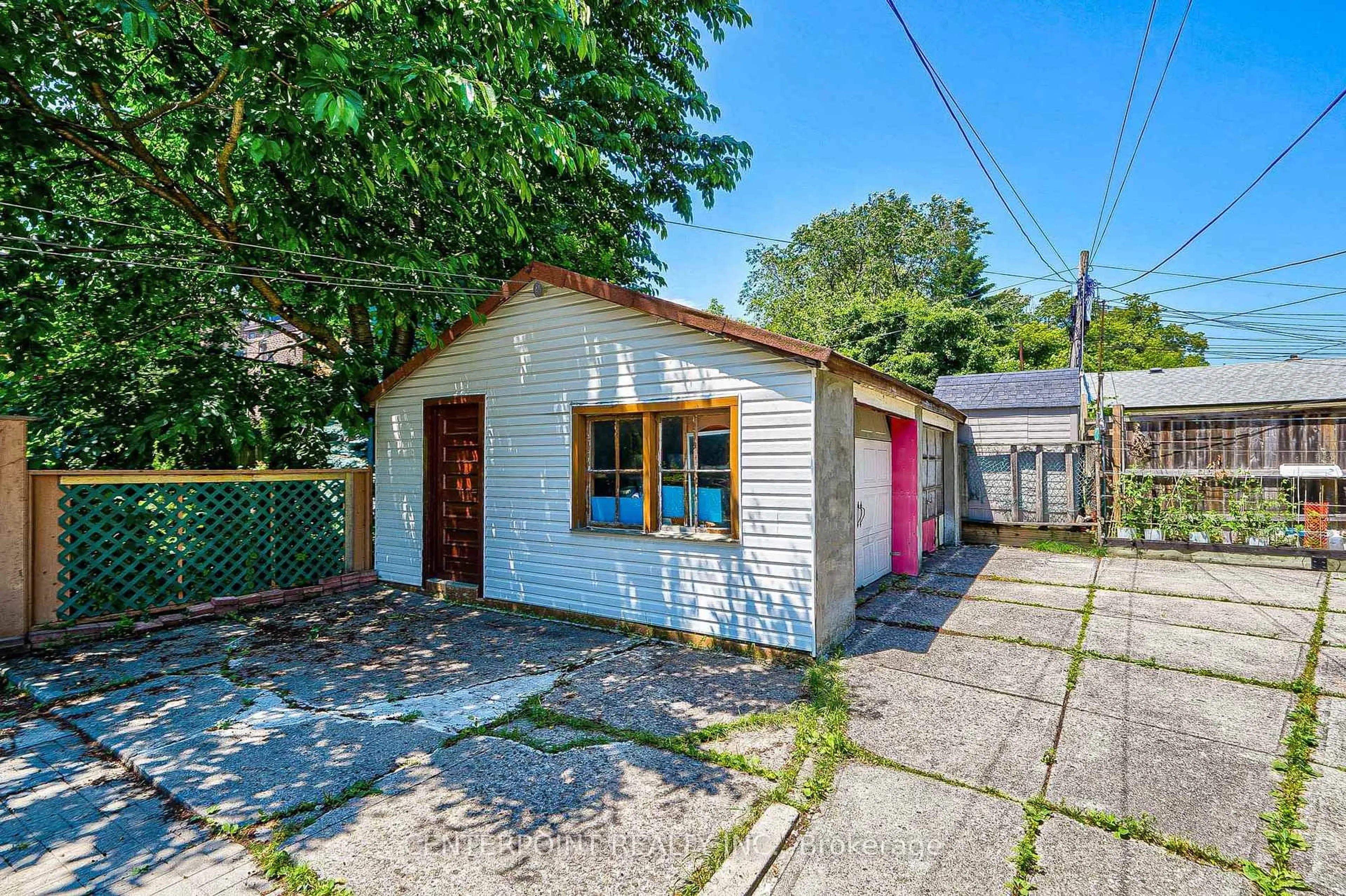 Shed for 8 Hepbourne St, Toronto Ontario M6H 1J8