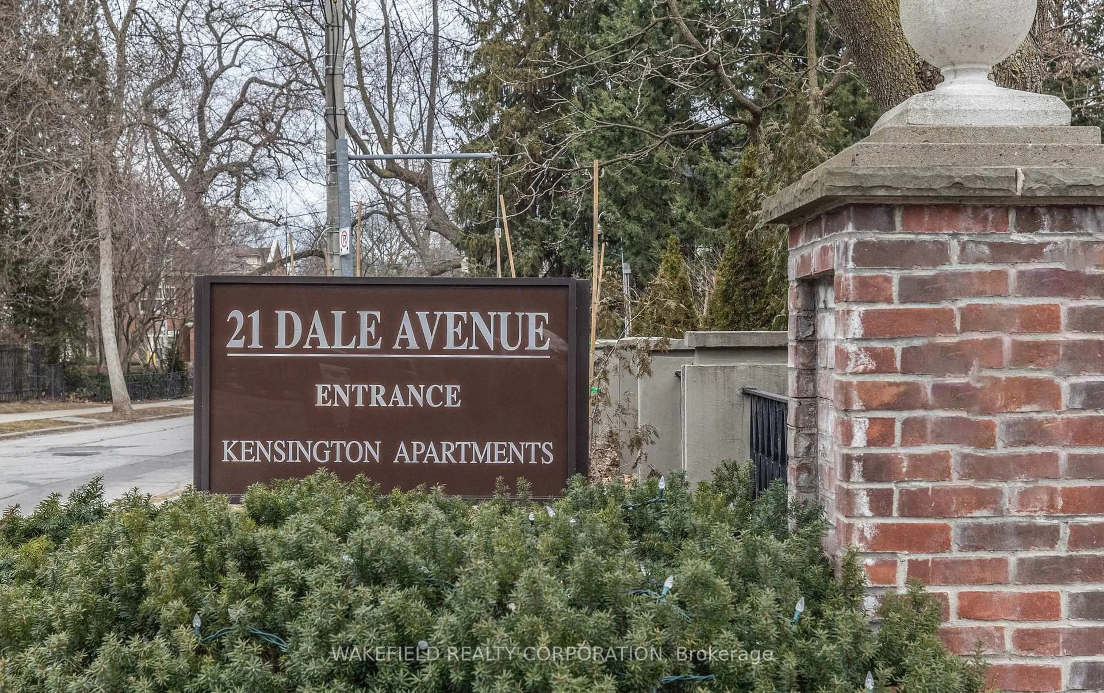 Indoor foyer for 21 Dale Ave #836, Toronto Ontario M4W 1K3