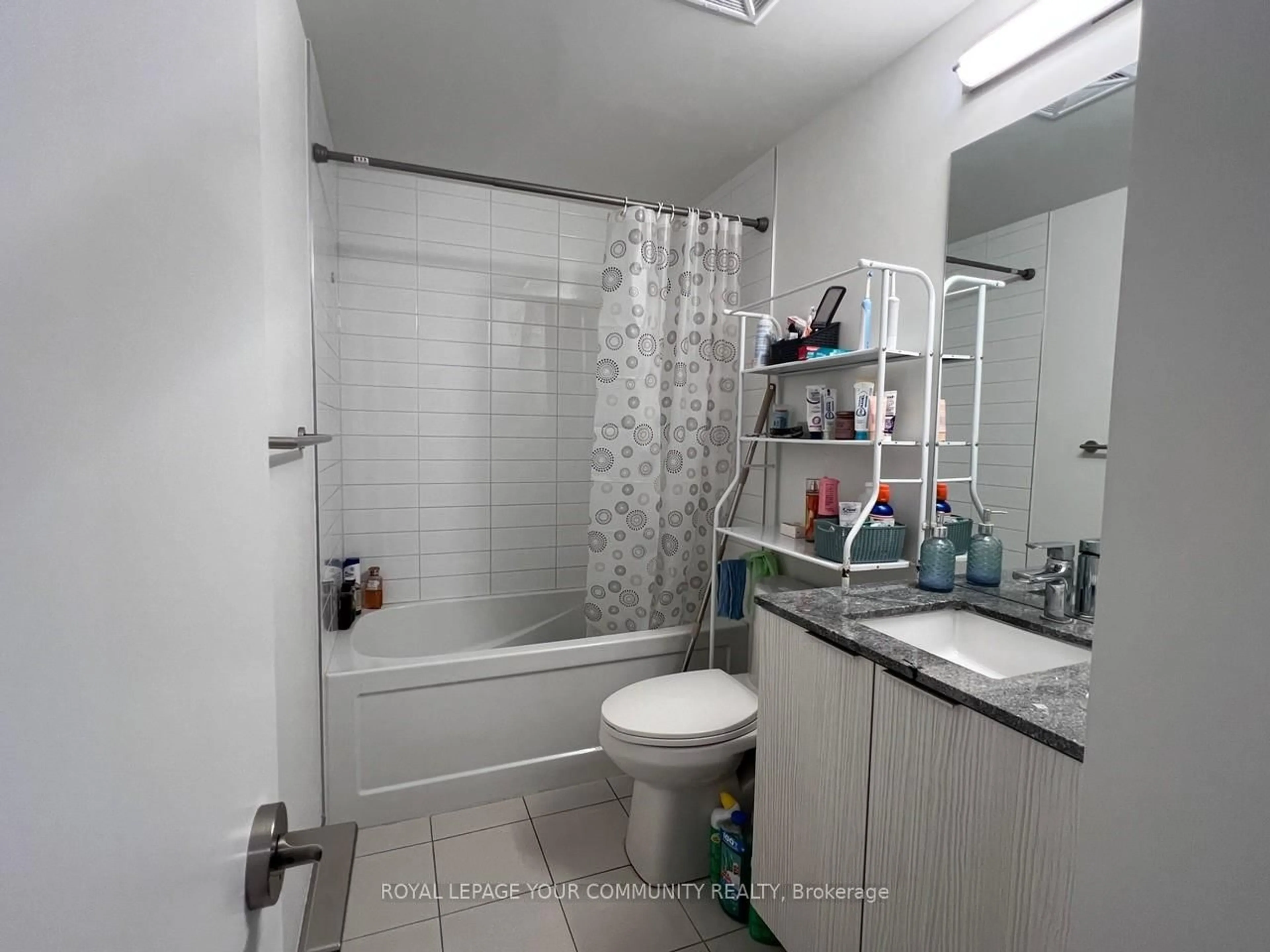 Standard bathroom, unknown for 158 Front St #804, Toronto Ontario M5A 0K9