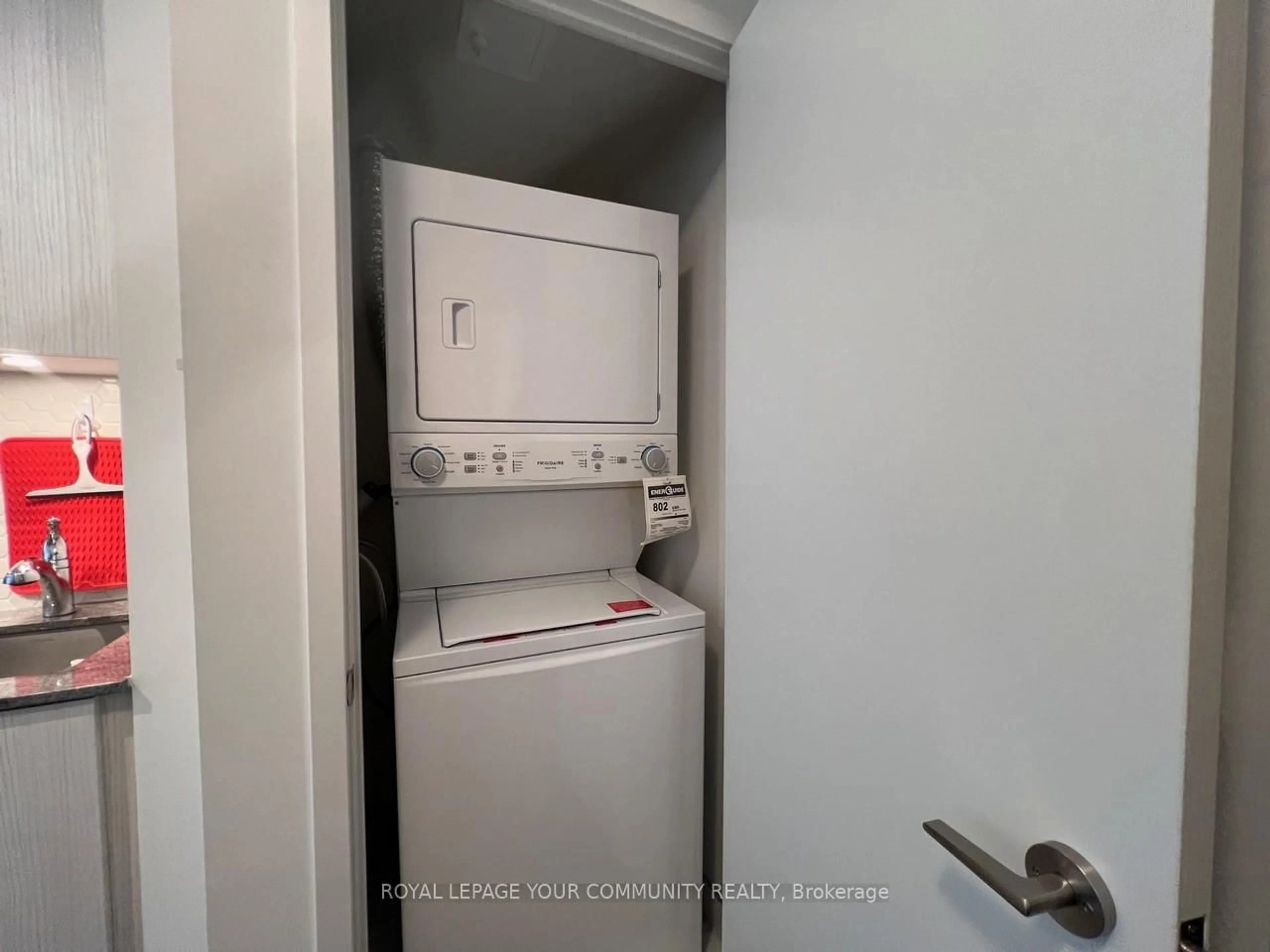 Laundry room for 158 Front St #804, Toronto Ontario M5A 0K9