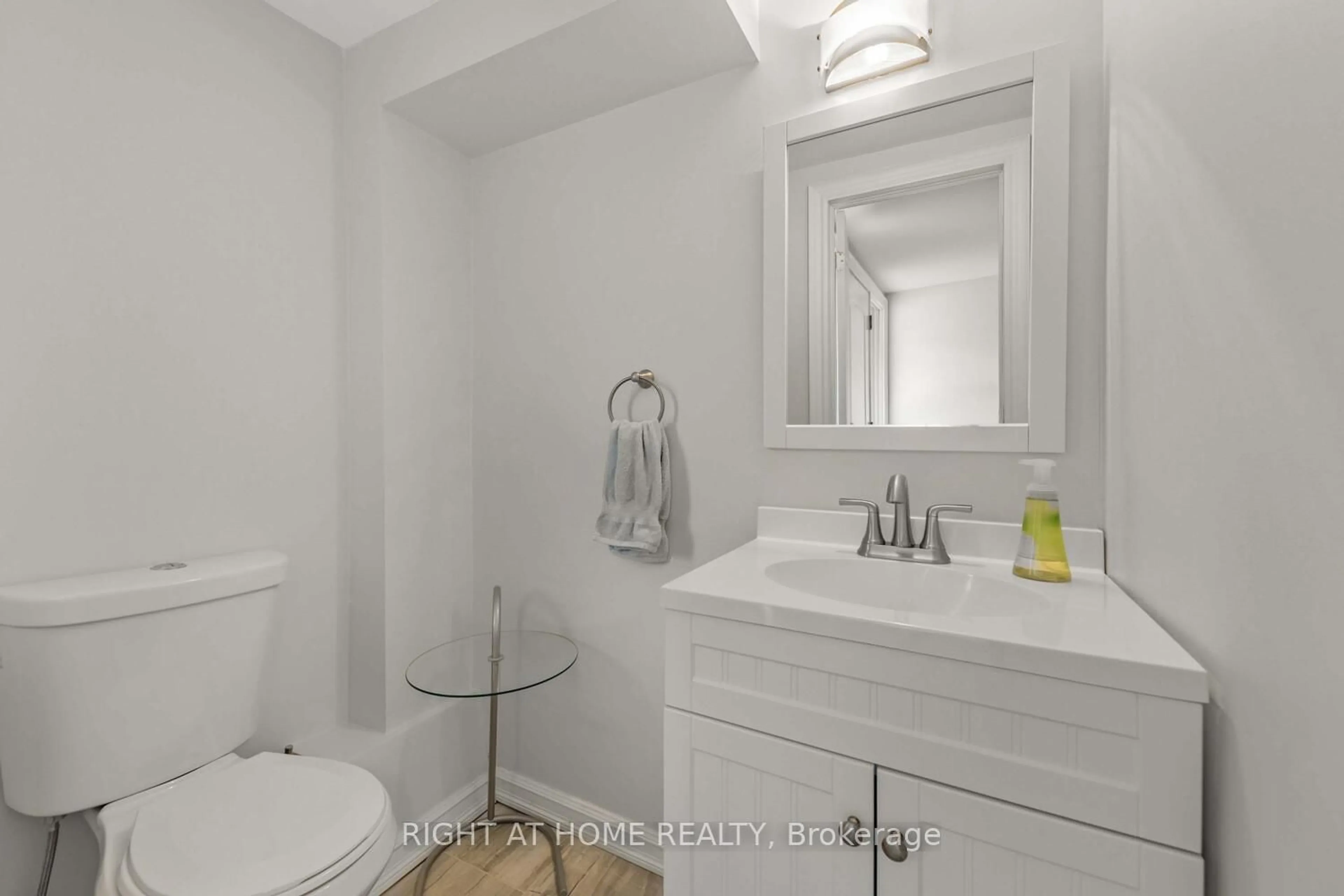 Standard bathroom, ceramic/tile floor for 164 Jenny Wren Way #126, Toronto Ontario M2H 2Z2